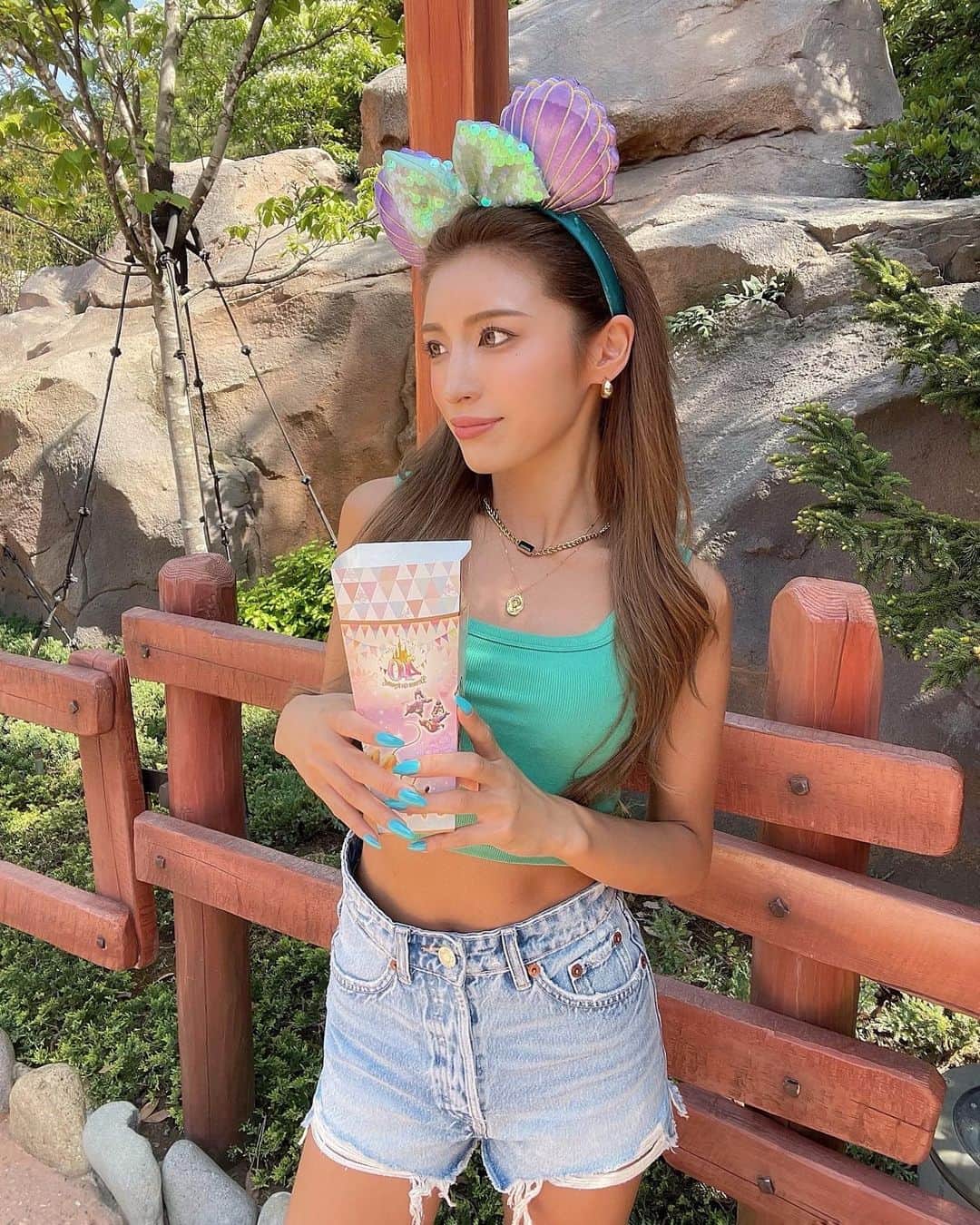 MIWAさんのインスタグラム写真 - (MIWAInstagram)「ディズニー投稿終了🪽  ポップコーンは バターしょうゆ味がｽｷ ✌︎💘 ㅤㅤㅤㅤㅤㅤㅤㅤㅤㅤㅤㅤㅤ ㅤㅤㅤㅤㅤㅤㅤㅤㅤㅤㅤㅤ大好きなミニーちゃん 会えて嬉しかった🐭❤️‍🔥 ㅤㅤㅤㅤㅤㅤㅤㅤㅤㅤㅤㅤ ㅤㅤㅤㅤㅤㅤㅤㅤㅤㅤㅤㅤㅤ  #Disneyland #ディズニーランド  #ディズニーコーデ #ディズニーカチューシャ」4月26日 20時34分 - miwa.matsuhashi