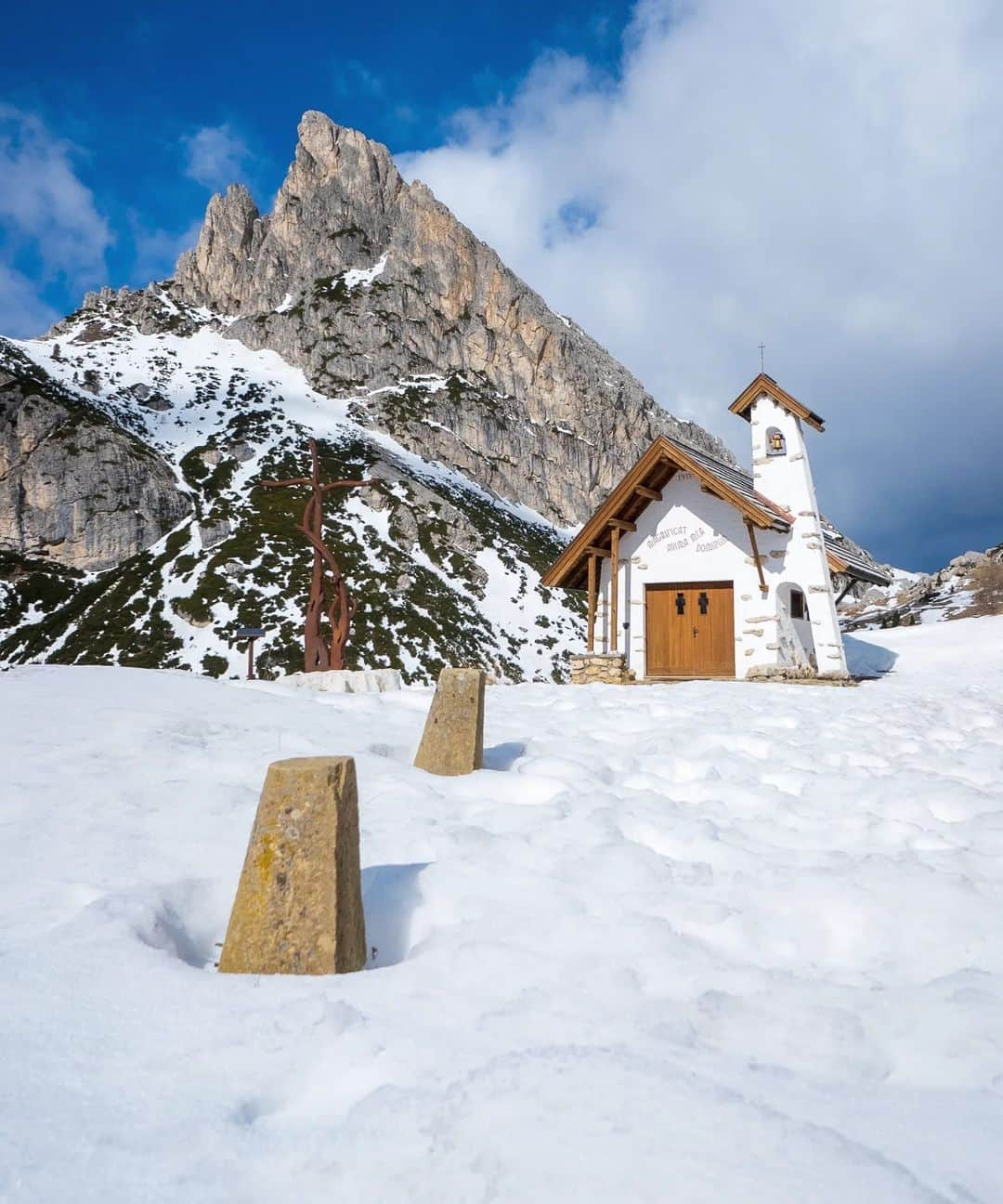 Rich McCorさんのインスタグラム写真 - (Rich McCorInstagram)「ad| Cortina d'Ampezzo is famous for it's fashionable and lavish town centre, where I was lucky enough to spend some time with @radissoncollection at the @grandhotelsavoiacortina. However it's also one of the most beautiful places I've ever skied. The town is surrounded by the imposing Dolomites, and this rock formation here - Cinque Torri - is visible from the centre of Cortina but it's well worth the journey up to see it up-close. It's also worth travelling a little further to the Lagazuoi Cable Car to either ski down from or check out the views (and cappuccino) at Rifugio Lagazuoi  #RadissonCollection #ForTheLoveOfCortina」4月26日 20時34分 - paperboyo