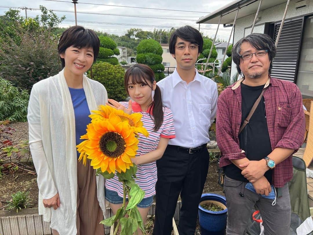 中山忍のインスタグラム：「城定監督と追川家✨  映画 「#放課後アングラーライフ」  可愛い一人娘💕 主人公の追川めざし  #十味(#2i2) さん 気ままで自由なお父さん  #カトウシンスケ さん 私は 空気を読まないお母さん😁  どんな家族に映るのかな⁇  そして とにかく びっくりするくらいの エネルギーで 現場を走り回っていた 城定監督！ このときばかりは 穏やかなお顔されてます😋  #放課後アングラ は 4/29(土)より EJアニメシアター新宿ほか 全国順次公開！  #城定秀夫監督 #ある日の撮影風景 #お母さんだよ  お楽しみに〜✨」