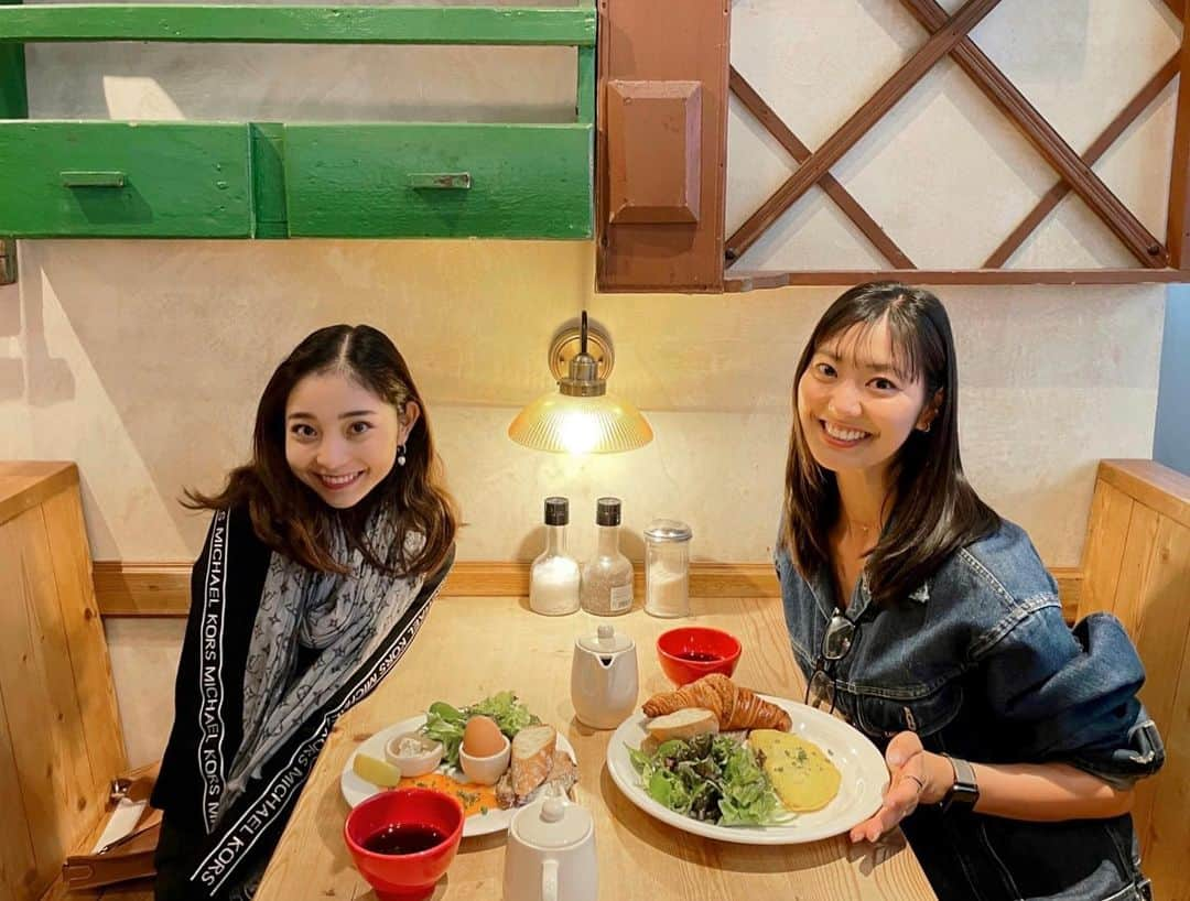 尾花貴絵さんのインスタグラム写真 - (尾花貴絵Instagram)「🫖 . Happy Reunion with my lovely friend. 大好きな,だいすきな妹ちゃん @reminakano ♡  弾丸で近況報告し合ってたら あっという間に時間過ぎてた😂😂!! 楽しかったな🌸 . また帰国したら会おうね✨ Hope u have a speedy recovery!!! 🥺🙏🏻  Take care Remiiii💋 . . #reunion #happyreunion #friend #myfav #lovelyfriend」4月26日 20時39分 - kie_obana_