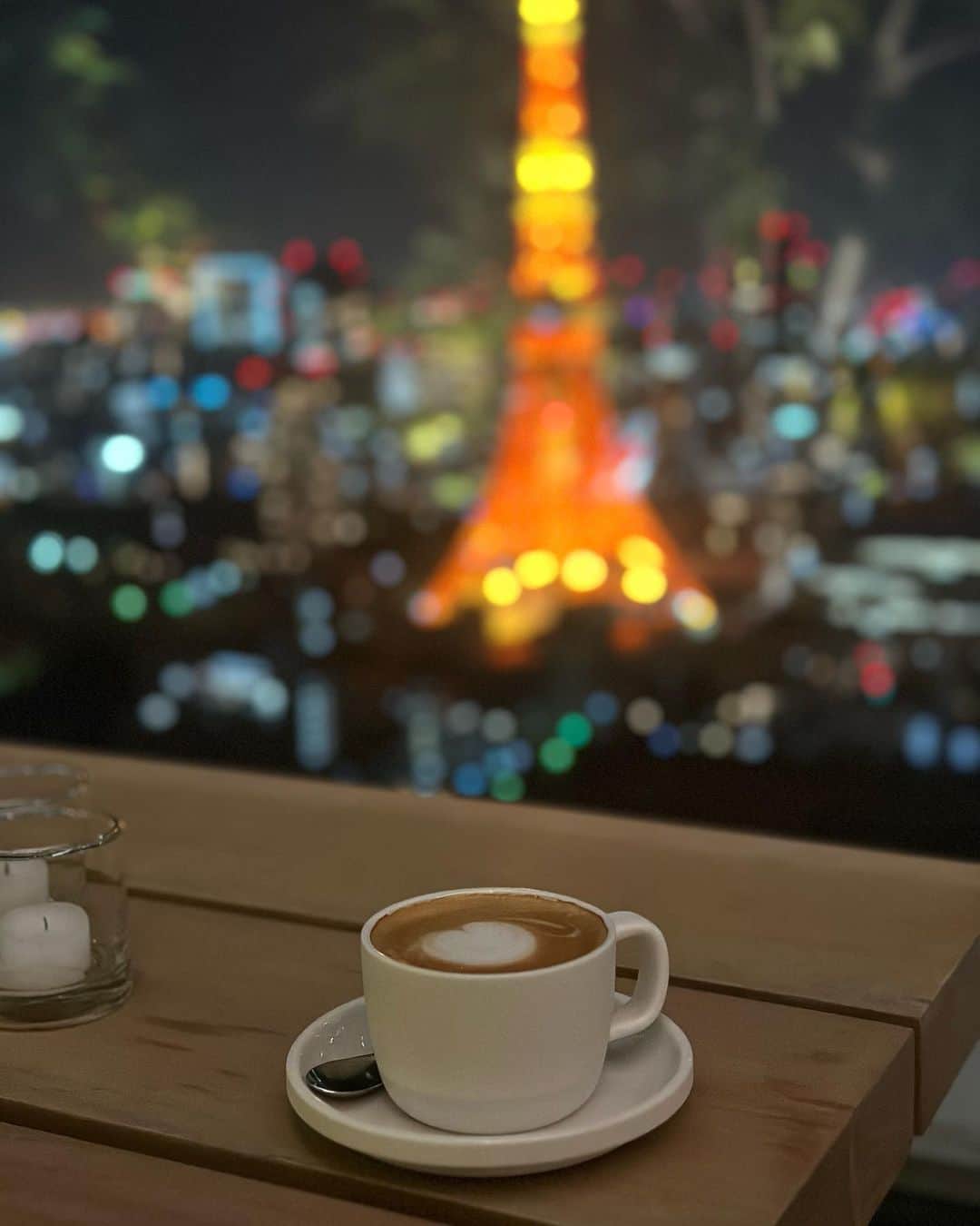 鈴木詩織さんのインスタグラム写真 - (鈴木詩織Instagram)「10年来の気心の知れた友人達としあわせなディナータイム🫶🏻  コースに合わせてノンアルコールでのペアリングをして頂きました🍷イギリス×日本が組み合わさったお料理がどれも本当に美味しくて、、、🤤🤍  また行きたくなりました🫣  食後のカフェは東京タワーが見えるテラスにて☕️ 心地良くて随分遅くまで居たなぁ💗  @thejaderoomtokyo  @toranomonedition  #toranomonedition#editionhotel#thejaderoom#thejaderoomtokyo#エディション虎ノ門#虎ノ門グルメ#エディションホテル」4月26日 20時39分 - shiorin0802suzuki