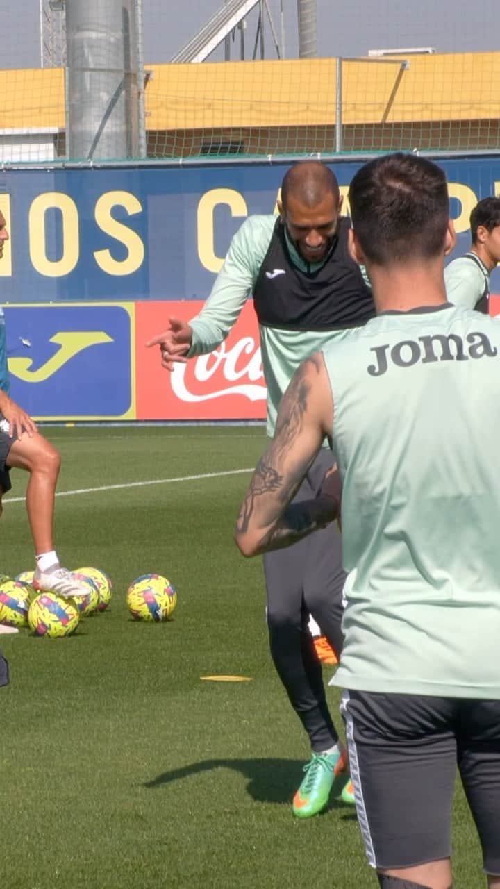 ビジャレアルCFのインスタグラム：「Este hombre no para.  #Villarreal」