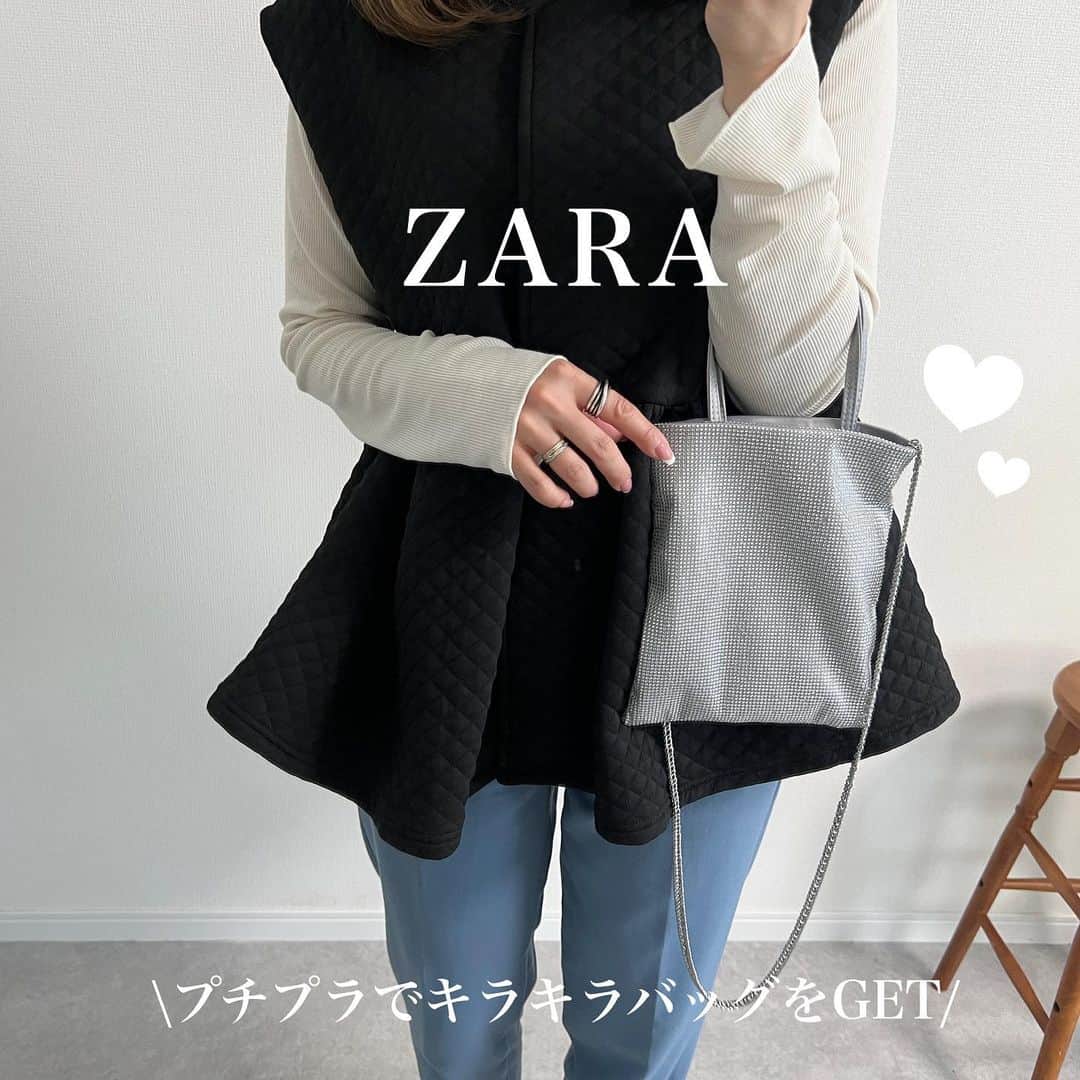 Miyoのインスタグラム：「【ZARA購入品】 #ラインストーンミニトートバッグ シルバー　品番6345/110 高さx長さx幅  22 x 18 x 1 cm ¥3,990 ⁡ 昨日店舗でラス1だったキラキラバッグ✨ オンラインはシルバーのみcoming soonなので、再入荷通知登録してね💌 ⁡ 最近シルバーの小物が気になってる🥹🩶 ⁡ ⁡ #ZARA#ザラ#ザラ購入品#ザラコーデ ⁡ ⁡」