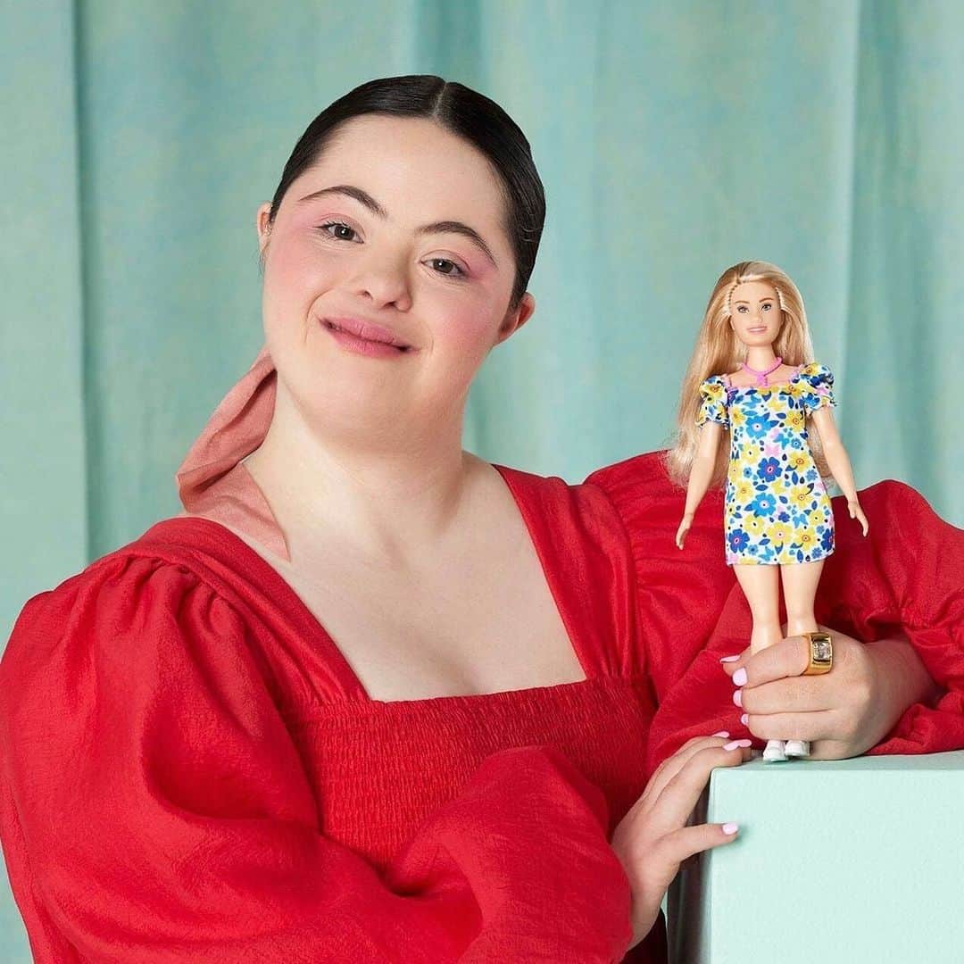 British Vogueさんのインスタグラム写真 - (British VogueInstagram)「The response of #EllieGoldstein, one of #BritishVogue’s May cover stars, to the first Barbie doll with Down’s syndrome was a moving one. “When I saw the doll, I felt so emotional and proud,” the model said as she introduced the new @Barbie. “It means a lot to me that children will be able to play with the doll and learn that everyone is different.” Click the link in bio for more.」4月26日 20時52分 - britishvogue