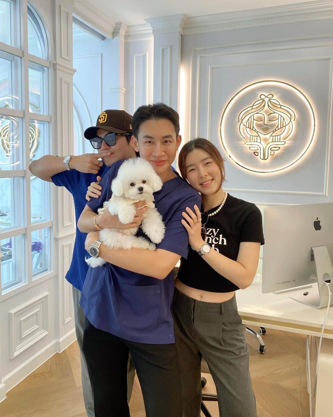 GYEON SEOのインスタグラム：「_* Frint Stone’s Empire 🏛️ . . ยินดีมากๆกับร้านใหม่น๊าา ยิ่งใหญ่เวอร์ 🫶🏻  @frint_stone  @frintstone_official」