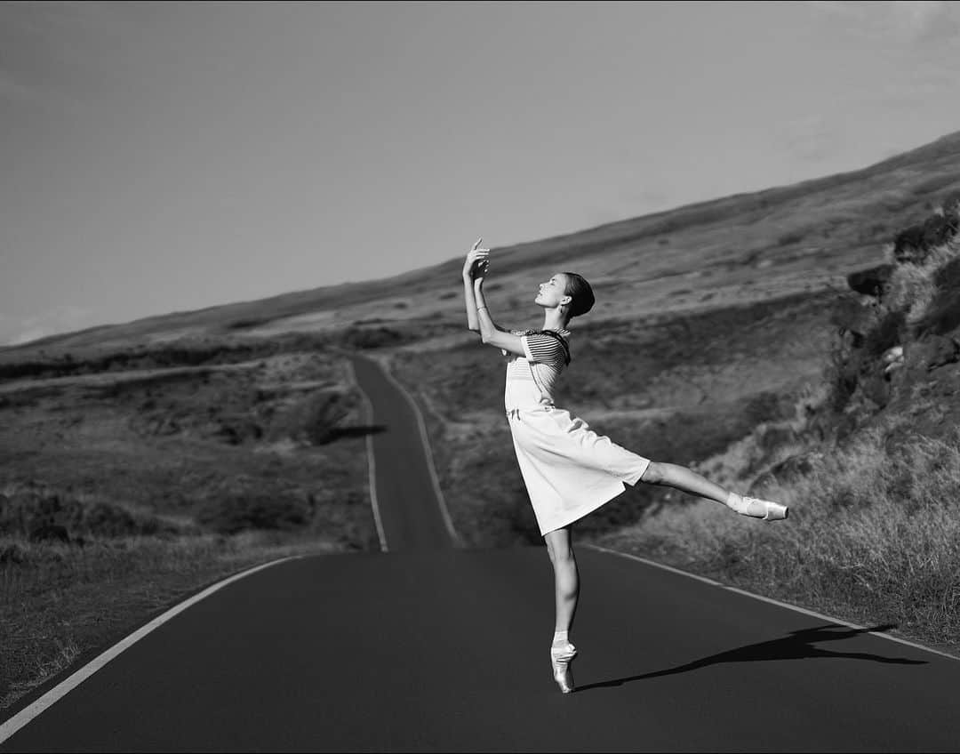 ballerina projectのインスタグラム：「𝐌𝐚𝐜𝐤𝐞𝐧𝐳𝐢𝐞 𝐑𝐢𝐜𝐡𝐭𝐞𝐫 in Kaupo Maui.   @mackensova #mackenzierichter #ballerinaproject #kaupo #maui #hawaii #ballerina #ballet #dance #yproject   Ballerina Project 𝗹𝗮𝗿𝗴𝗲 𝗳𝗼𝗿𝗺𝗮𝘁 𝗹𝗶𝗺𝗶𝘁𝗲𝗱 𝗲𝗱𝘁𝗶𝗼𝗻 𝗽𝗿𝗶𝗻𝘁𝘀 and 𝗜𝗻𝘀𝘁𝗮𝘅 𝗰𝗼𝗹𝗹𝗲𝗰𝘁𝗶𝗼𝗻𝘀 on sale in our Etsy store. Link is located in our bio.  𝙎𝙪𝙗𝙨𝙘𝙧𝙞𝙗𝙚 to the 𝐁𝐚𝐥𝐥𝐞𝐫𝐢𝐧𝐚 𝐏𝐫𝐨𝐣𝐞𝐜𝐭 on Instagram to have access to exclusive and never seen before content. 🩰」