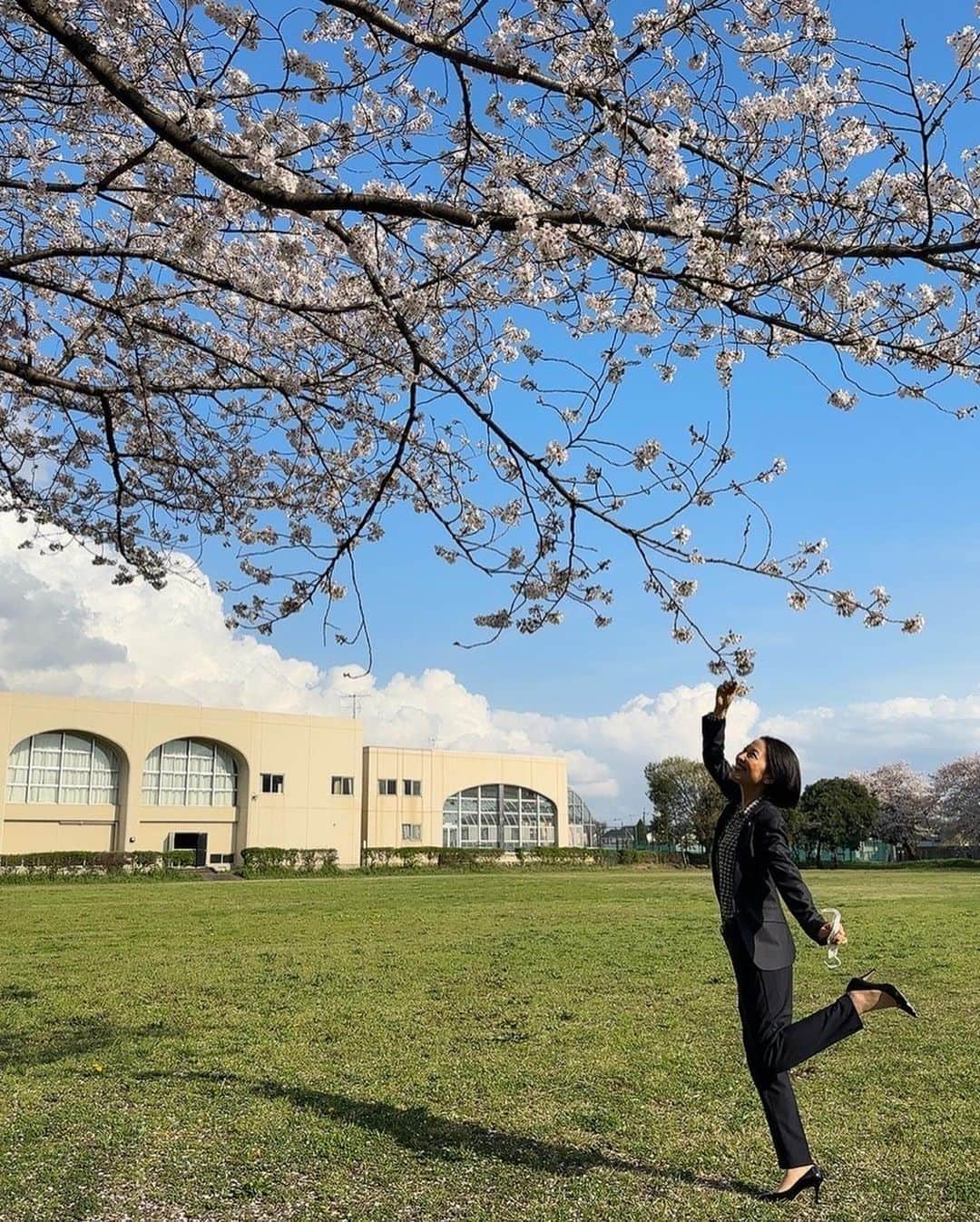 羽田美智子さんのインスタグラム写真 - (羽田美智子Instagram)「今夜9時から 『特捜9』第4話放送です！  こんな桜が綺麗な時に撮影でした🌸  撮影は本当にいつもいつも楽しいのは 素敵な共演者とスタッフさんのおかげです❣️  是非見てくださいね♪  #特捜9」4月26日 20時54分 - michikohada