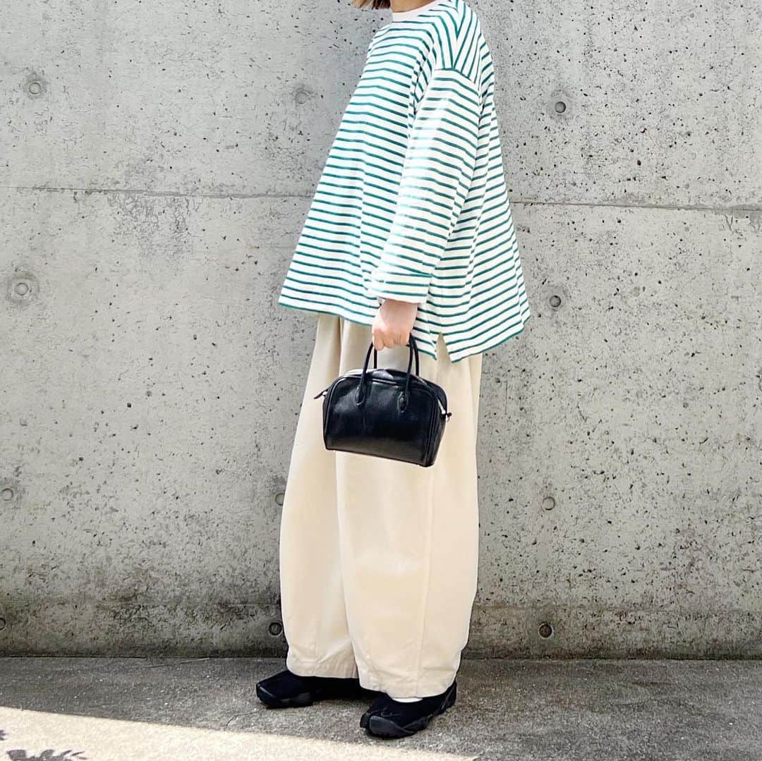 ryokoのインスタグラム：「▪︎  🌿🌱🍀  .  tee #harvesty bottoms #harvesty shoes #nike bag #artsandscience」