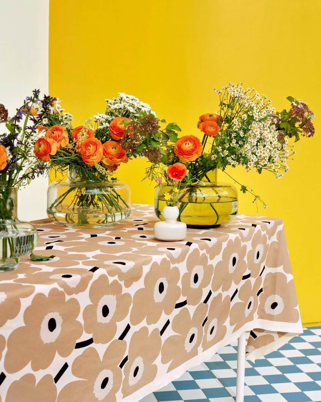 マリメッコのインスタグラム：「What does summer living mean to you? For us, it’s about embracing blissful beauty, like a breathtaking bouquet or the delightfully bulbous vase that cradles them. Discover floral decor gems and more at marimekko.com   #marimekko #unikko」