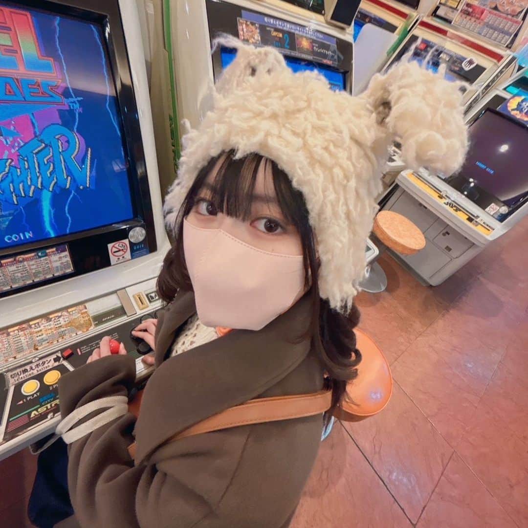 小林星蘭のインスタグラム：「アクションゲームは距離感が掴めなくて すぐゲームオーバーになっちゃう 好きなんだけどなあ〜〜〜 誰かコツ教えてください…笑  #レトロゲーム   #リズムゲームはそこそこできるんだけどなあ」