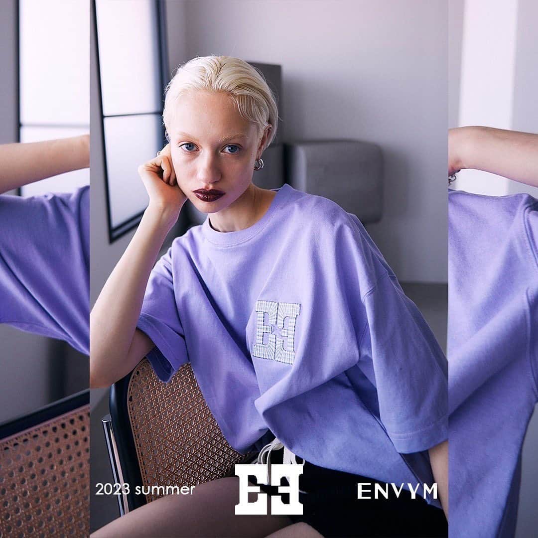 ENVYMのインスタグラム：「【23’𝙎𝙪𝙢𝙢𝙚𝙧 𝘾𝙤𝙡𝙡𝙚𝙘𝙩𝙞𝙤𝙣】 ⁡ ⁡ ⁡ 今シーズンのロゴを使用したアイテムが大集結!! ⁡ ENVYMロゴデザインにも注目✨ ⁡ ⁡ ーーーーーーーーーーーーーーーーーーーーーーーー ⁡ ⁡ 2023夏のビジュアルが Webstoreで公開中！！ ⁡ ⁡ ぜひプロフィールTOPのURLからご覧下さい♪ ⁡ ⁡ ⁡ #envym #2023ss #spring」