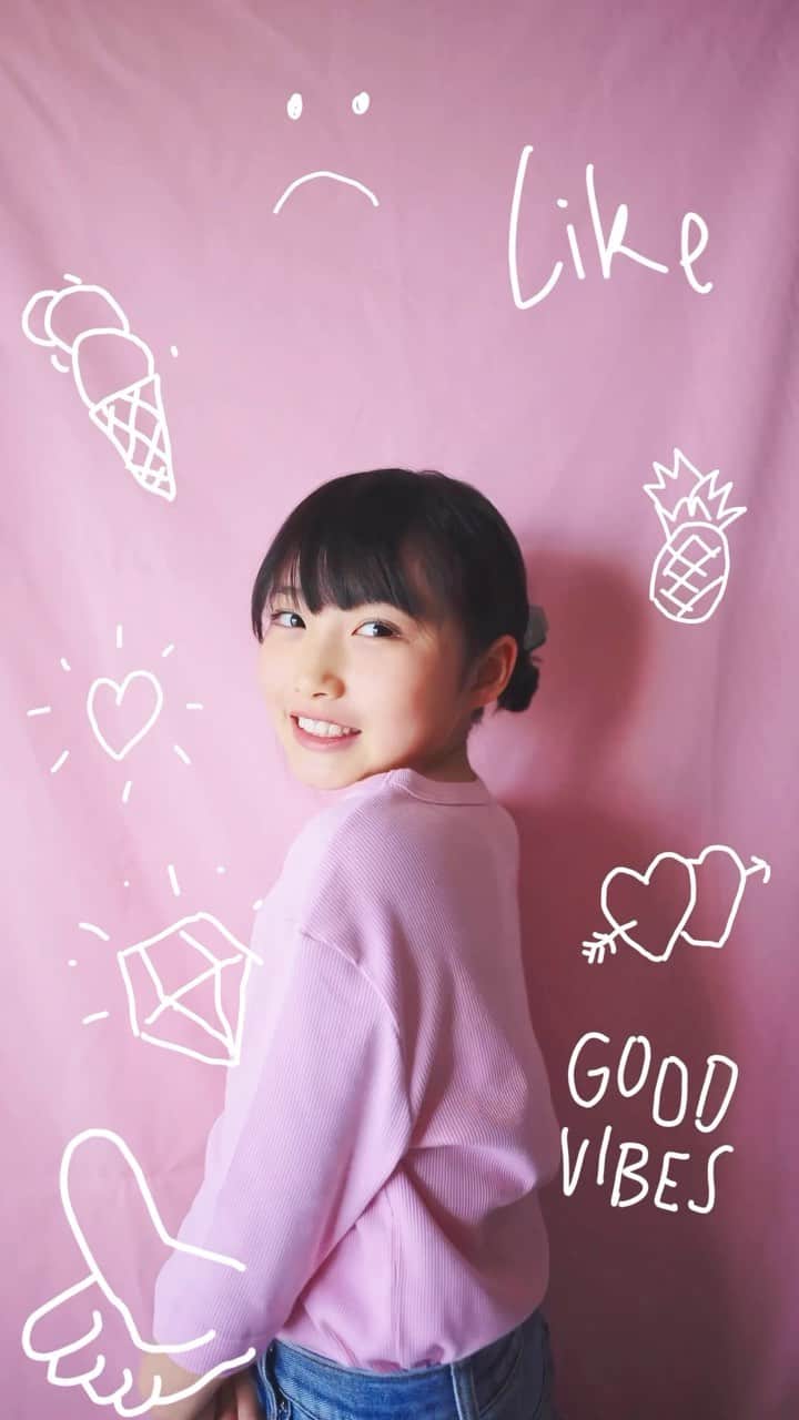 Kyooonのインスタグラム：「ビーガンシャンプー🌿 長女とCMチックに楽しんでみた💚 ノリノリ〜楽しかった！笑  Diane Be Trueは 96%リサイクルプラスチックボトルの実現や 動物実験の禁止、アップサイクル原料の使用など 環境のことも考えられたシャンプー🌍  理念が素敵だなと思い 今回ご紹介いただき試してみました🫧  ビーガンシャンプーって泡立ちが悪いイメージもあるけど、泡立ちが◎🌿 スーパーフードのケール&キアヌがうるおいを与えてくれてうねりをケアしてくれて めっちゃさらさらの仕上がりになったよ🥺🥬✨  マツモトキヨシ、ココカラファイン などで展開されているそうです🫧  @dianebetrue  #ダイアンビートゥルー#dianebetrue#クリーンビューティー#ダイアン#シャンプー#ヘアケア#ヴィーガンコスメ#マツキヨ」
