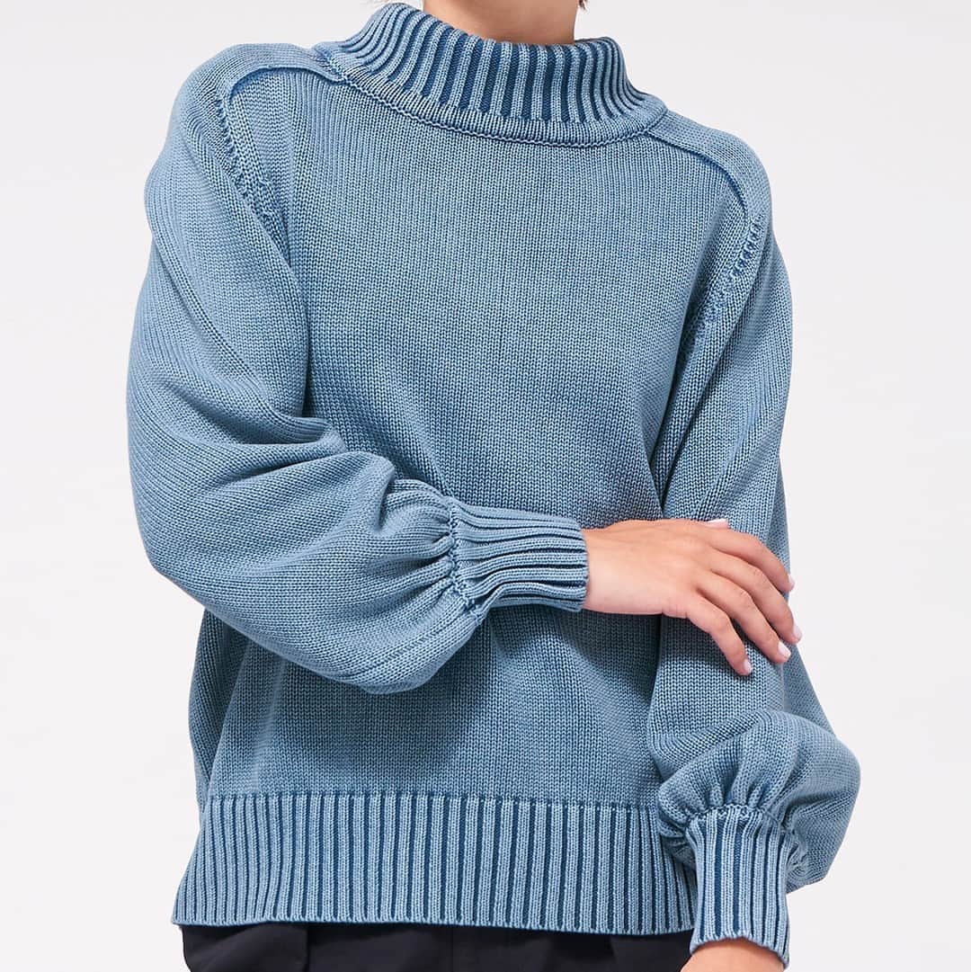 デミリーのインスタグラム：「Our signature washed cotton—perfect for any season, light and breathable with a vintage feel. Shop the Ranae Sweater」