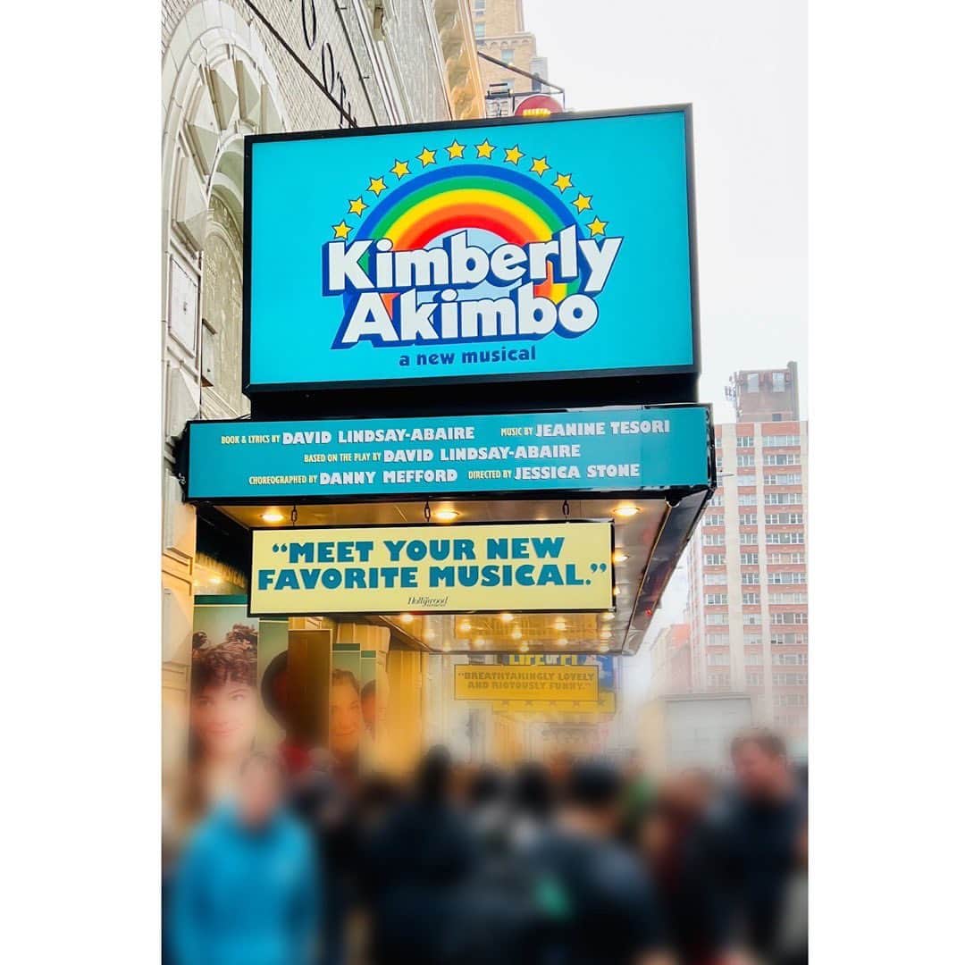 望海風斗さんのインスタグラム写真 - (望海風斗Instagram)「🗽 #NY #Broadway ⁡ 『Kimberly Akimbo』 16歳の少女役を63歳のVictoria Clarkさんが演じてるのです‼︎その理由は是非あらすじなどを読んでみてください。悲しい物語になりそうなところ、沢山笑い、あと味スッキリでした✨全キャスト素晴らしかった🥹 ⁡ 『& Juliet』 これはもう！BSBファンには堪らないジュークボックスミュージカルでした！ちょっと前のアメリカンポップス曲が次から次へと、しかも良いタイミングで出てくるから、客席は大盛り上がりでした！ ⁡ 『NEW YORK, NEW YORK』 プレビューを観たのでこれから変更もあるのかもしれませんが…足から鳥肌🤩 Susan stromanさんの演出と振り付けやとても素敵でした✨ ⁡ 『MJ』 ジャクソン5時代のマイケル〜大人のマイケルまで…テレビでしか観たことのないマイケルジャクソンのパフォーマンスを実際に体感出来たような感動を味わいました‼︎ ドリームガールズ後に観たので、モータウンの頃だったり時代背景がわかって良かったです！ ⁡ 『Sweeney Todd』 Josh Grobanさんのパフォーマンスを初めて生で見ることが出来ました✨ Annaleigh AshfordさんのMrs.Lovettが可愛くて面白かった😍 ソンドハイムの難曲たち…聴いてても難しいのに心を奪われるのは何故なのでしょうか✨ ⁡ ⁡ 以上、観劇日記でした📔 ⁡ 感想を言葉にするのが難しい🤨 全部で7作品観ましたが、もっと色々観たかったなぁ🙂  #playbill」4月26日 21時11分 - nozomifuto_official