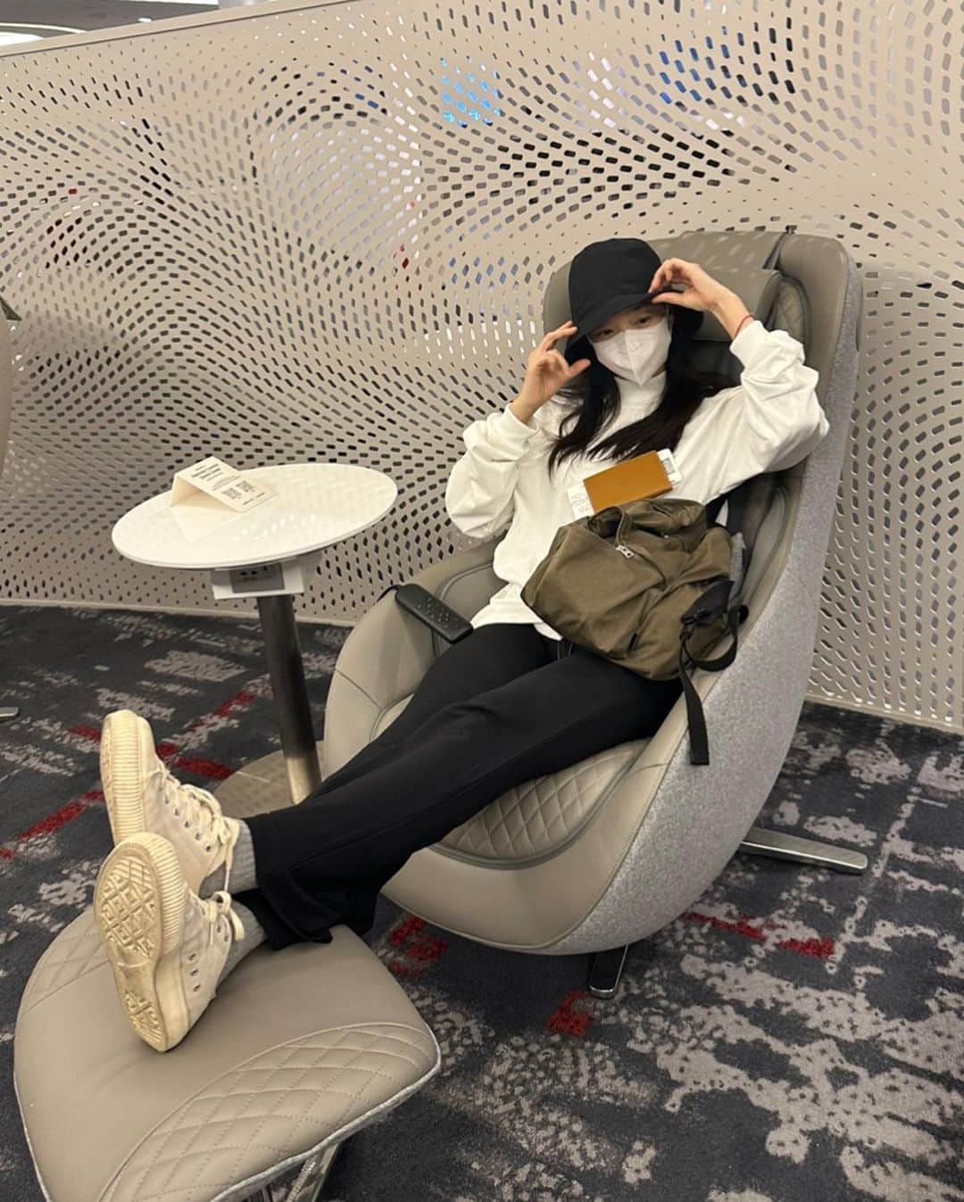 シン・ミナのインスタグラム：「@ceragem_official 🛋️💆‍♀️」