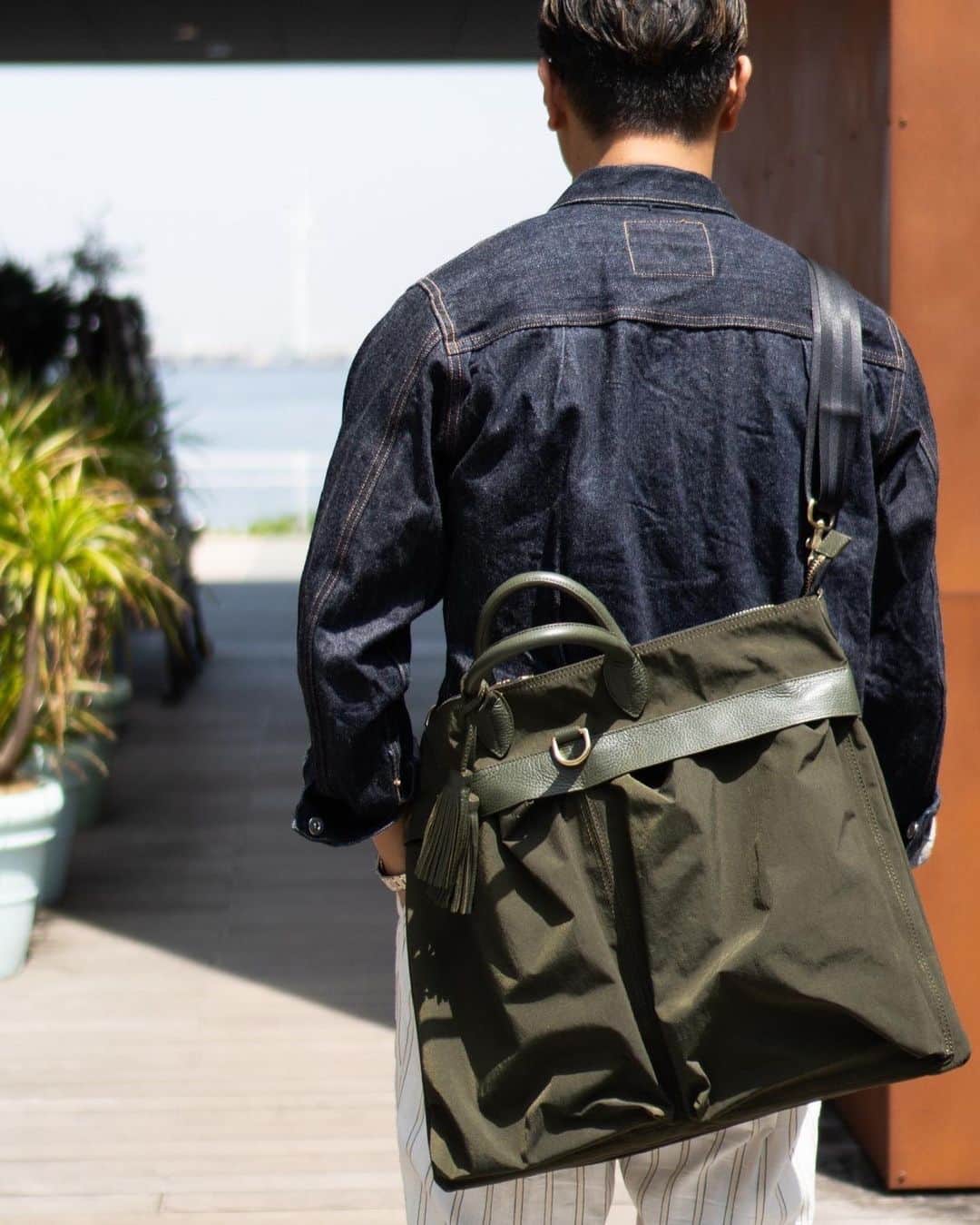 高田朋佳さんのインスタグラム写真 - (高田朋佳Instagram)「ACATE x Tomoyoshi Takada Exclusive Bag Collection.  4/27(木)お昼頃から「WEARLNESS」オンラインサイトで発売開始をさせて頂きます。 また、同日20時に僕のYouTubeチャンネル「TAKADA CHANNEL」にて商品の詳しい説明動画をアップする予定ですのでご覧頂けると嬉しいです。  @acateborsa @wearlness   #ACATE #wearlness #メンズファッション #メンズバッグ」4月26日 21時24分 - tomoyoshi_takada