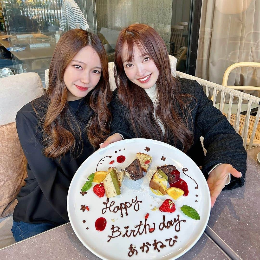 あかねぴさんのインスタグラム写真 - (あかねぴInstagram)「. ⁡ 本日お誕生日を迎えました〜🍰♡ ついに20代ラストに、、！😭 ⁡ 大阪に遊びに行った時に サプライズで用意してもらった かわいいバースデープレートの写真を🥹♡♡ ゆーか、ぺいさん、ここちゃん、かずくん お祝いしてくれてありがとう😽🫧 ⁡ かずくんにお祝いしてもらうのは もう3回目🫶🏻 いつもいつもありがとう♡  ⁡ ⁡ #birthday #hbd #birthdayplate #バースデープレート #お誕生日 #バースデーサプライズ #大阪ランチ #생일」4月26日 21時24分 - akanepi0426