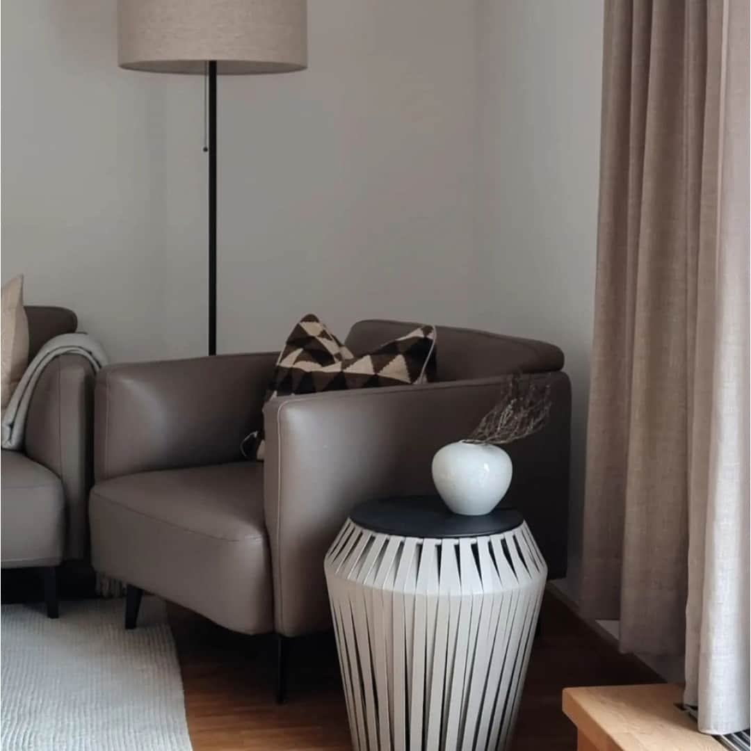 BoConceptさんのインスタグラム写真 - (BoConceptInstagram)「We love seeing how you style our designs in your home. Here's what caught our eye this week…  The Imola chair makes a subtle statement alongside the Madrid coffee tables in @naboo_studio's sophisticated living space.  The Valencia side table is the perfect complement to the Modena chair in @gret_studio's contemporary living space.  The Ottawa dining chairs and the Kingston dining table are guaranteed to get guests talking in @mbalou_art's elegant dining space.  The Carmo sofa creates a welcoming retreat in @husch_pfusch_kitchen's well-designed living space.  #boconcept #liveekstraordinaer #ekstraordinærsince1952 #anystyleaslongasitsyours #designerchair #interiordesign #danishdesign #livingroom #designerfurniture」4月26日 21時21分 - boconcept_official