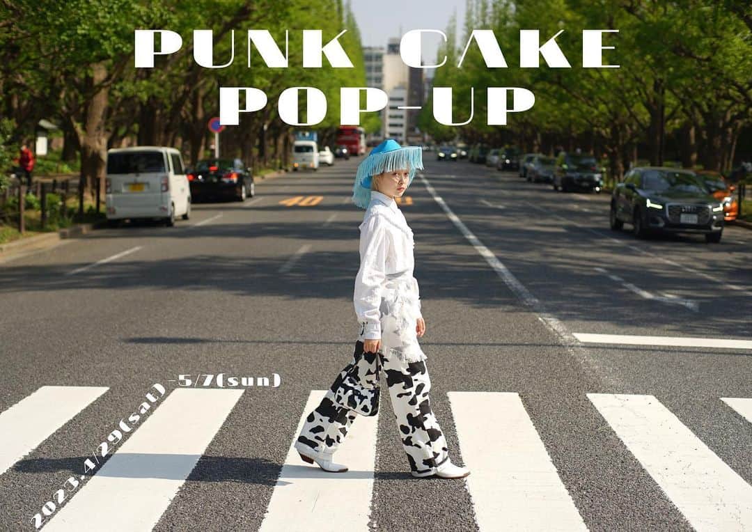 PUNK CAKEのインスタグラム：「🇺🇸GW POP-UPのお知らせ🇺🇸  前回のポップアップが終わりすぐ3月後半から 夏アイテム中心に新商品を探しに アメリカへ買い付けに行ってきました🌟 今回も厳選したキラキラな可愛いアイテムを たーくさん見つけてきたのできっと喜んでもらえる内容になっていると思います✨✨✨  アメリカから荷物も無事到着して現在準備中です📦  今回はゴールデンウィークの開催となります！ 初めての方や久しぶりな方も原宿の時よりもゆっくりとお買い物できると思いますので、是非お気軽に来てくださいね❤️  それと新デザインのオリジナルのトートバッグを発売する予定です‼️  今回に間に合う様に新しいデザインを自分で描いてバッグにしてみました！ 僕自身も仕上がりが楽しみ♬  それとそれと‼️ 数量限定ですが @_erikoyoshida_ のリメイクアイテムも発売予定ですよー❣️ 今回は本当にオススメ盛りだくさんです！ お見逃しなくー🥰  今回も学芸大学での開催となります。 スペースが以前のお店の半分以下なので、混み合った場合色々とご不便をおかけしてしまうかもしれませんが何卒ご容赦ください。  それでは皆様にお会いできる日を楽しみにお待ちしています！  Kinjy   ※オンラインショップ掲載アイテム（instagram掲載アイテム）は基本的には店頭に出ておりません。 試着などご希望の方は事前にDMを頂ければご準備しておきます。 （見るだけでも問題ありませんのでお気軽にお声掛けください）  日程/ 4.29(土)～5.7(日)  時間/ 13:00～20:00  場所/ 東京都目黒区鷹番3-4-10 2F」
