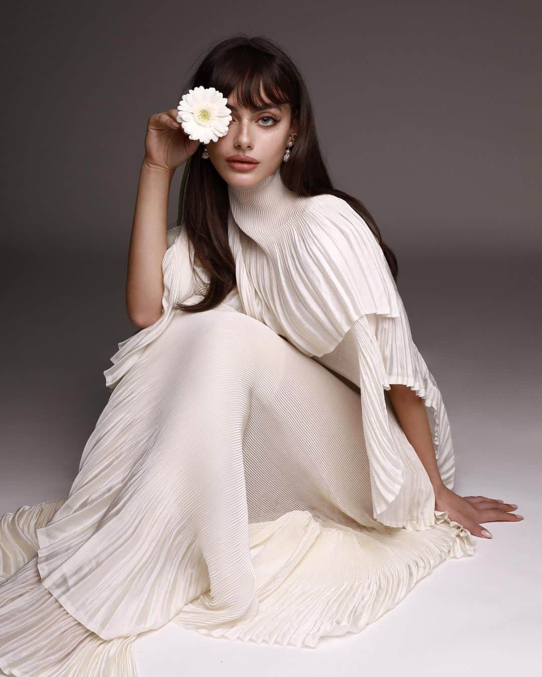 Yael Shelbiaのインスタグラム：「🌺」