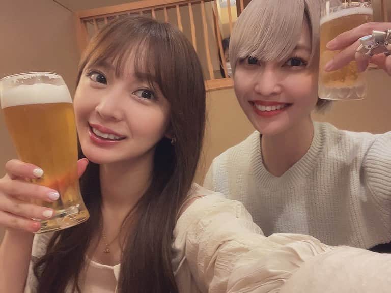 フェアリンのインスタグラム：「歩ちゃまと名古屋旅〜♡  だが、結構激しめの雨なので行く所を変更して お昼から鰻〜。そしてビール始めちゃいました🍻  サイコウカヨ！！！  雨の憂鬱吹っ飛ばすぜ！  白焼きうまし、うざくうまし  #こや旅」