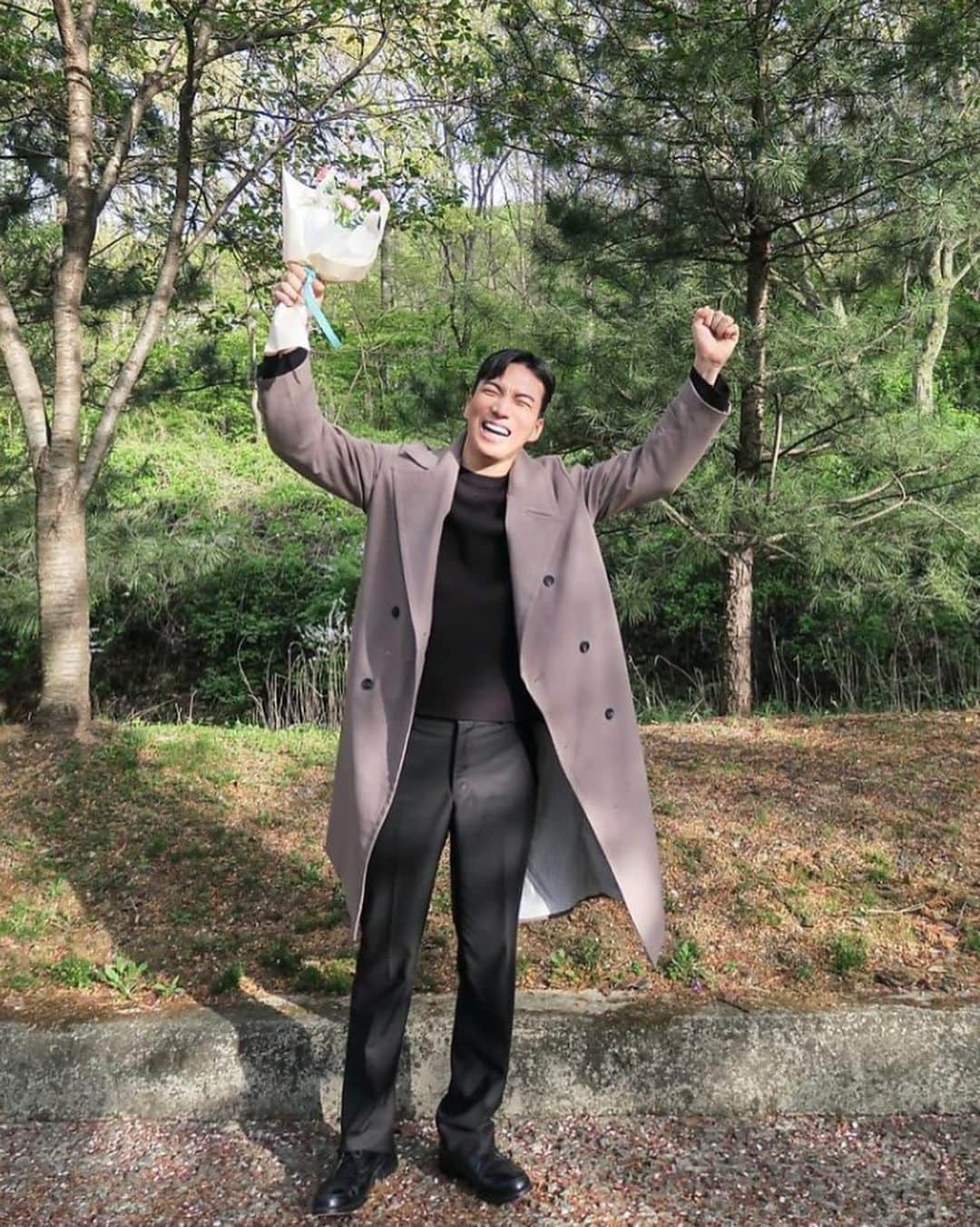 ト・サンウのインスタグラム：「감사합니다 🙇🏻‍♂️  오아시스  안녕.」