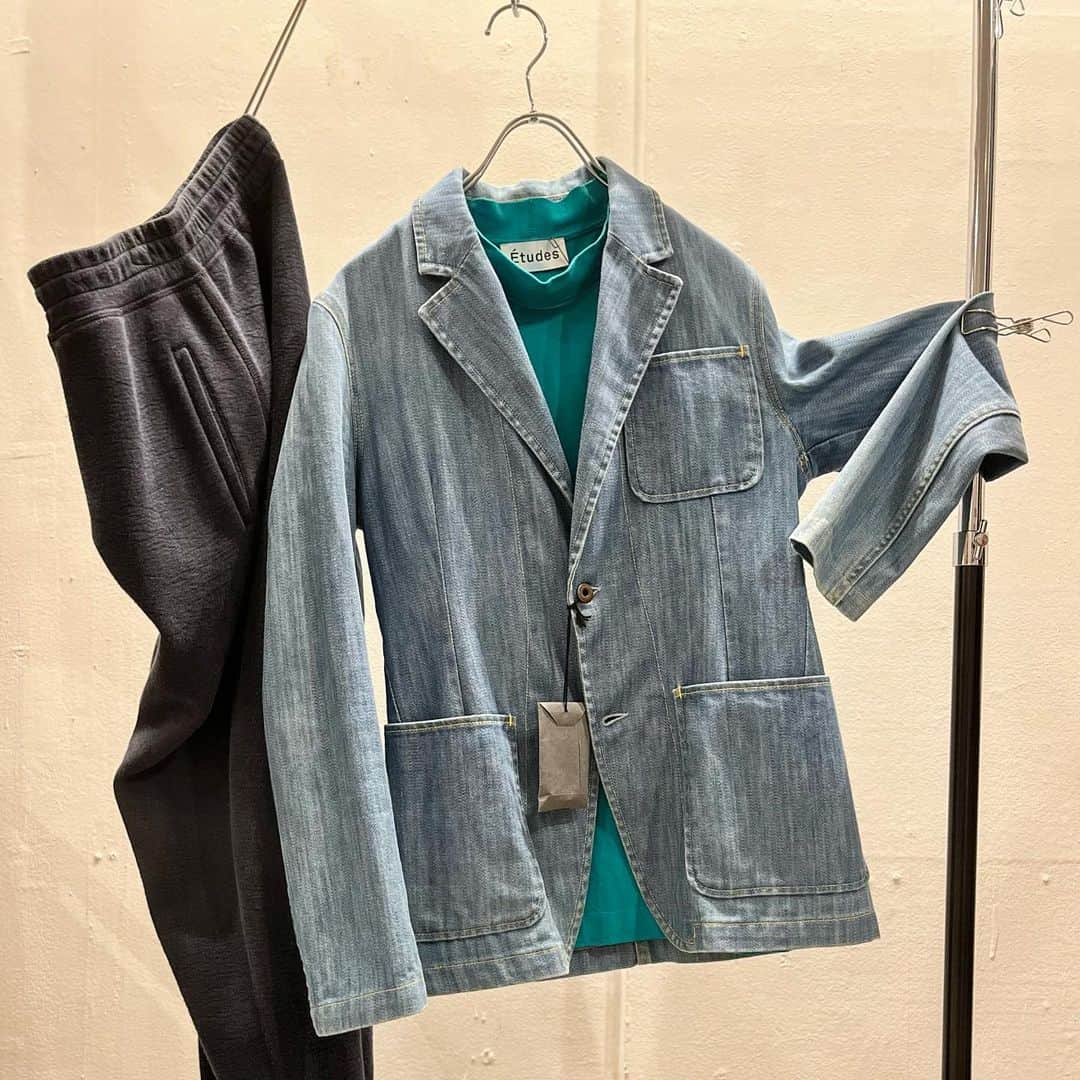 LAUNCHさんのインスタグラム写真 - (LAUNCHInstagram)「▶︎ #miumiu  ▶︎ 2B denim tailored jacket  ▶︎ #lanvin  ▶︎ sweatpants  #lookoftheday #mensfashion #outfitoftheday #styleiswhat#fashion #europe #usa #paris #italy #vintageclothing #usedclothing #french #archive#style #styling #snapshot  #古着 #古着屋 #金沢 #竪町 #金沢古着屋 #アーカイヴ #メンズファッション」4月26日 12時48分 - gent_kanazawa
