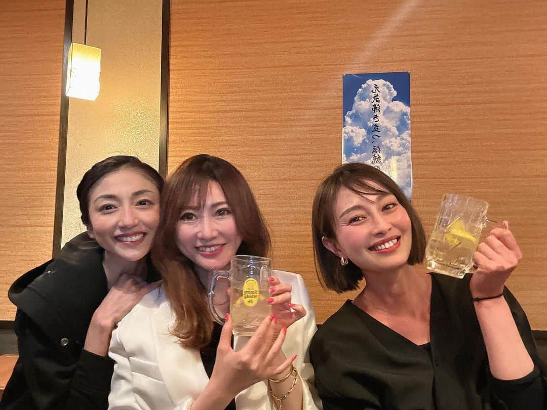 中川愛海さんのインスタグラム写真 - (中川愛海Instagram)「食いしん坊女子会😊 定例会💕楽しすぎて酔っ払ってしまうし、みんなよく食べる！この日はとりさわジグボーン→うな徳→スナックgRay笑 ラーメン行かなかっただけマシwwいつも〆まで行く女子😊みんな好き💕 @ami_nakagawa_  @kanacoco55555 @なりちゃん #中川愛海 #一日一回カンパイ #恵比寿グルメ #恵比寿大人の修学旅行 #恵比寿大人の遠足 #食いしん坊女子会」4月26日 12時43分 - ami_nakagawa_