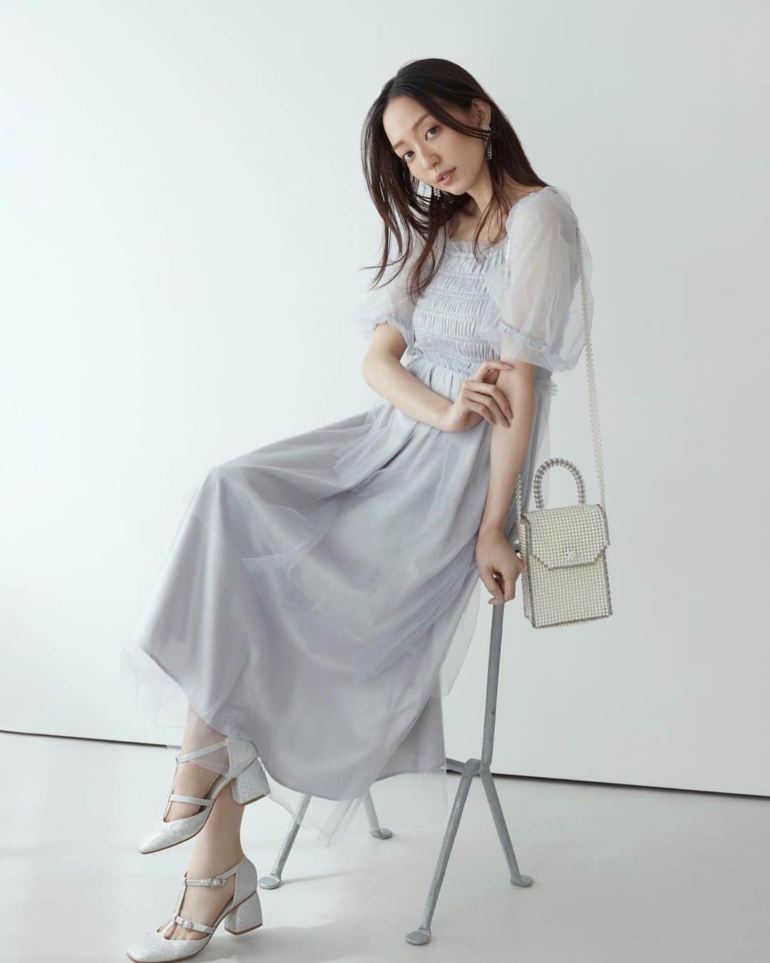 ファーファーのインスタグラム：「【NEWS】   「THE DRESS LAB」 ―ここでしか買えない、プレミアムドレスー  マッシュスタイルラボの人気ブランドが、 「BRIGHT & COLORS」をテーマに、煌びやかなプレミアムドレスをご用意いたしました。  細やかなディテール使いや、贅沢なボリューム感の構築的なフォルムなど、 ここでしか買えない特別な1着が揃う華やかなラインナップ。 「THE DRESS LAB」は、4月25日(火)より、USAGI ONLINEにて先行販売開始。 5月3日(水)より、東京、名古屋、大阪、福岡、札幌の「THE DRESS LAB」POP UP STOREとUSAGI ONLINE STOREにて “LIMITED ITEMS EVENT”を開催いたします。  ■BRAND SNIDEL @snidel_official  FRAY I.D @fray_id  LILY BROWN @lily_brown_official  Mila Owen @milaowen_official  FURFUR @furfur_official  styling/ @stylings_official  CELFORD @celford_official  MIESROHE @miesrohe_   ■LIMITED ITEMS EVENT 4.25 tue – 6.4 sun USAGI ONLINE  5.3 wed - 5.9 tue 銀座三越 本館 3F GINZAステージ 電話 03-3562-1111 大代表  5.10 wed - 5.16 tue 大阪タカシマヤ 1F グッドショックプレイス 電話 06-6631-1101 大代表  5.10 wed - 5.16 tue 大丸札幌店 1階エスカレーター横特設会場 電話 011-828-1111 大代表  5.17 wed - 5.23 tue 岩田屋本店 1F KIRAMEKI BOARD（イベントスペース） 電話 080-7258-7124（お客様直通電話）  5.24 wed - 5.30 tue ジェイアール名古屋タカシマヤ 5F ローズパティオ 電話 052-566-1101 大代表  5.25 thu – 6.4 sun ルミネ新宿 ルミネ2 2F ミラ オーウェン前イベントスペース 電話 080-4890-5772（お客様直通電話）  ■SPECIAL ITEMS 煌びやかなプレミアムドレスにふさわしい、 「バッグ」「シューズ」をご用意いたします。 ※数量限定の為、なくなり次第終了とさせていただきます。  ■NOVELTY 各イベント期間中に、会場内のドレスをお買い上げ頂いたお客様には、 オケージョンシーンに華やかさを引き立てる イベント限定「ヘアピンセット」をプレゼントいたします。 ※数量限定の為、なくなり次第終了とさせていただきます。  @usagionline  @furfur_official @furfur_official_staff  #FURFUR #ファーファー」