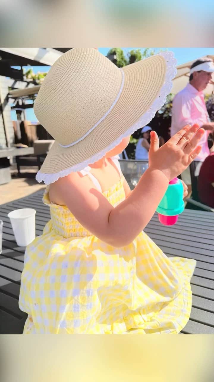 森理世のインスタグラム：「Sweet spring, sweet baby girl 💐- see more on my blog」