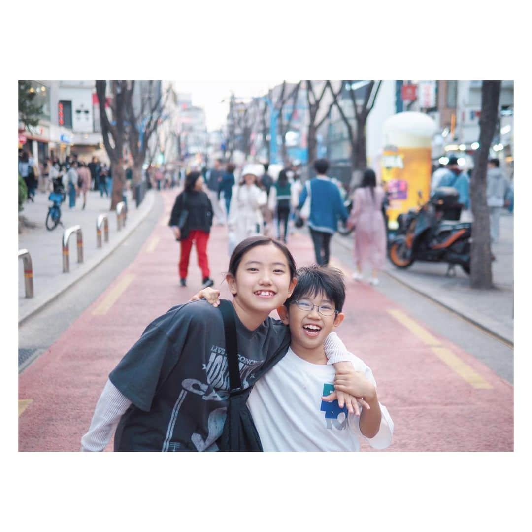 megumi matsuoさんのインスタグラム写真 - (megumi matsuoInstagram)「… 別行動してた時の子供たちの写真 あれこれ  #春休み#韓国旅行#韓国#子連れ韓国#子連れソウル#ソウル#seoul#家族旅行 #サラミラ#サラミラカイ#サラミラソウル」4月26日 13時34分 - sara_mira_