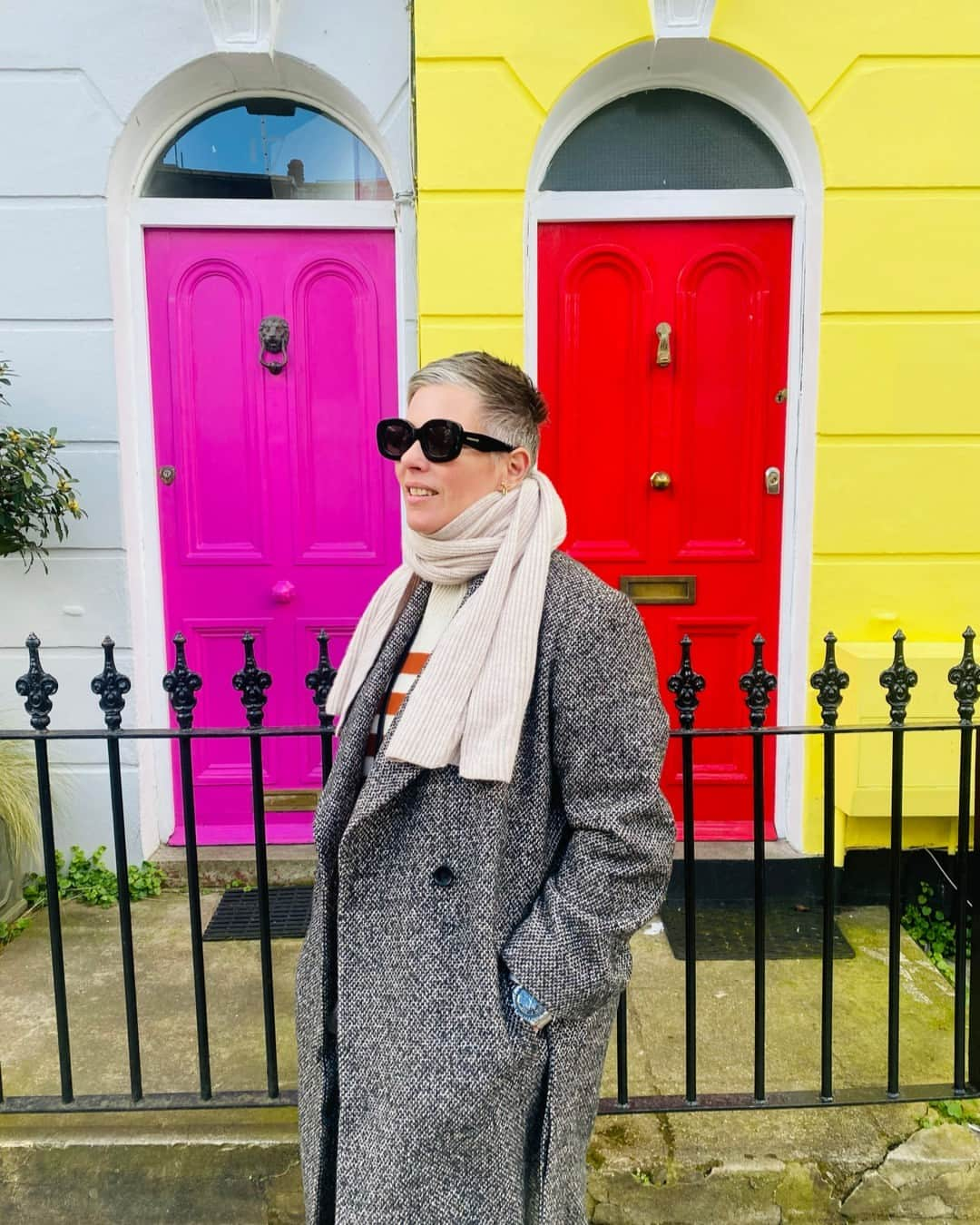 カレンウォーカーさんのインスタグラム写真 - (カレンウォーカーInstagram)「Layering up in London... Karen wears the Cashmere Rib Scarf and Stefanik Trench available now. New eyewear and Cashmere Sweater coming soon..👀」4月26日 14時30分 - karenwalker