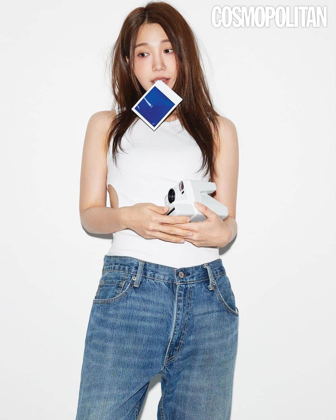 チョン・ウンジのインスタグラム：「@cosmopolitankorea  📸 @keep_young 👍 🧏‍♀️ @shewas10 🤍 💇‍♀️ @hyeeej_hair 🌸 💃 @hijibin🖤 @damieez🖤 @lipduuu 🖤」