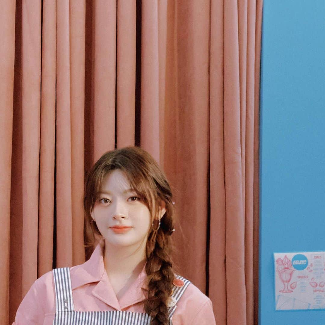 STAYCさんのインスタグラム写真 - (STAYCInstagram)「📢 2023 STAYC FANMEETING ‘SWITH Gelato Factory’ 상세 안내  🍨 일시(KST) 230519(금) 19:30 230520(토) 17:00 230521(일) 16:00  🍨 장소 YES24 LIVE HALL  #STAYC #스테이씨 #SWITH #스윗」4月26日 14時02分 - stayc_highup