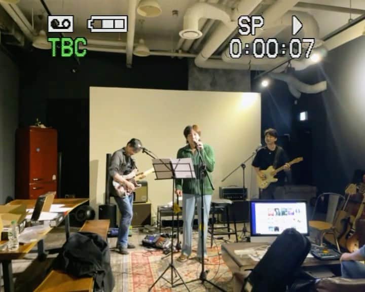 チャン・グンソクのインスタグラム：「취미로 시작한 밴드 ‘치미로’ 데뷰🤘#chimiro#치미로#チミロ @chimiro_handa」