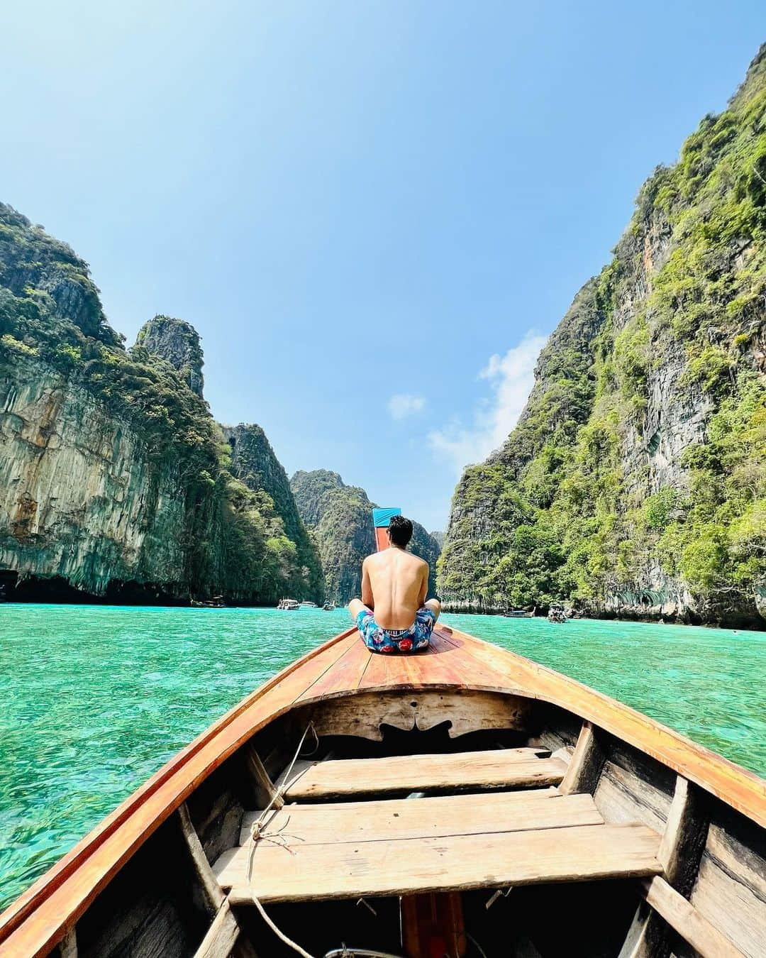 シャフィク・ベセギエさんのインスタグラム写真 - (シャフィク・ベセギエInstagram)「From the movie La Plage 🇹🇭」4月26日 14時27分 - chafikbesseghier