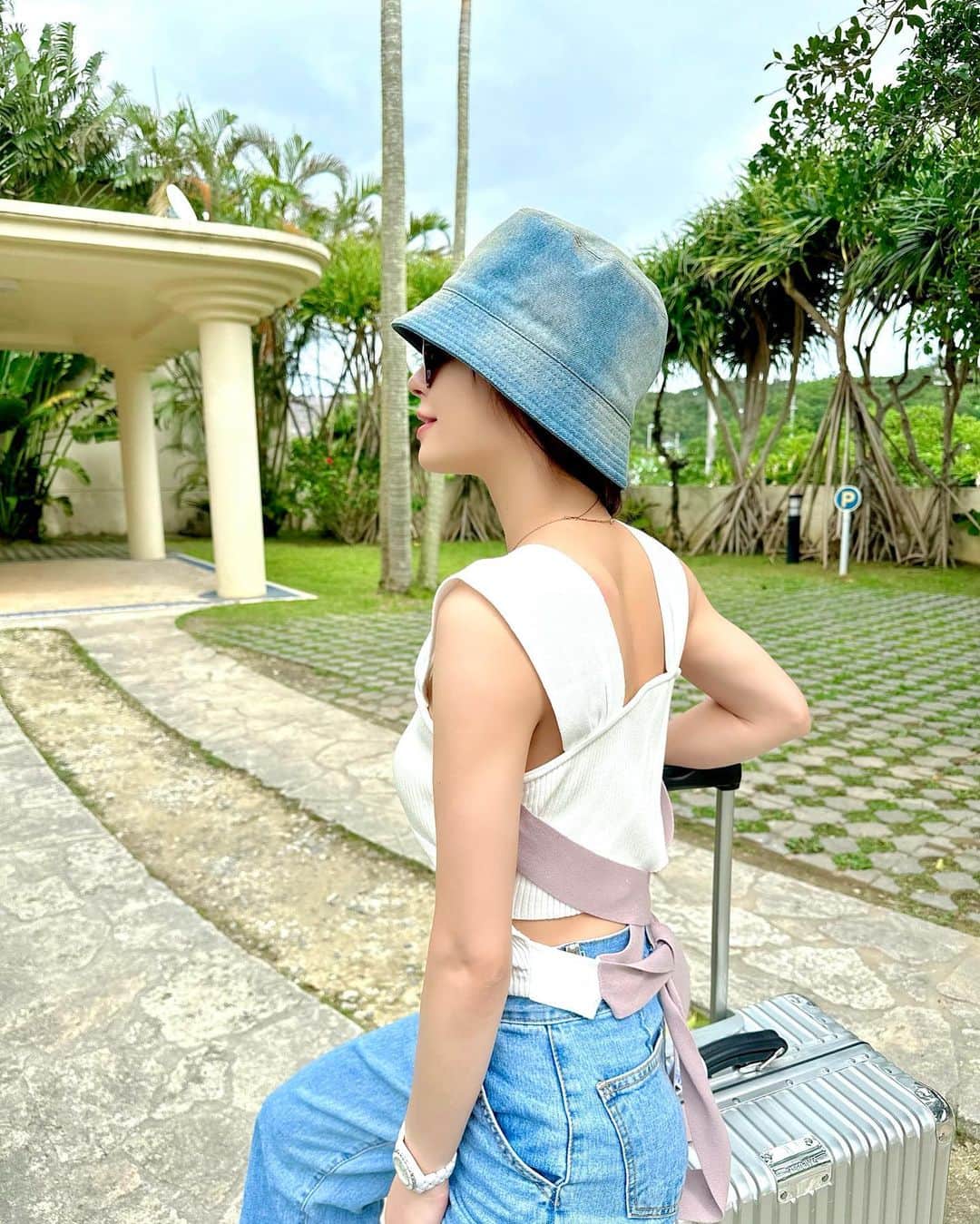 ririのインスタグラム：「✈️✈️✈️ ______.  😃🅃🄾🄿🅂💗 @duras_official 📛  後ろかわいいでしょ💕(*´∇｀*)🌷  #trip #duras #fashion」