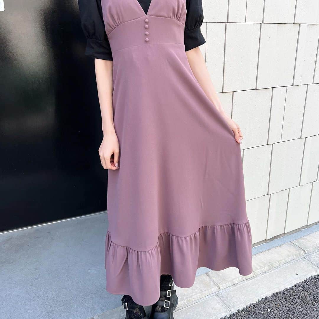 EATMEさんのインスタグラム写真 - (EATMEInstagram)「4.25 update... #EATME #APRIL  #NEW #ITEM . TOP画面のURLからEATME WEB  STOREをCHECK▶︎▶︎▶︎ @eatme_japan . 🌹パフスリーブコンパクトTシャツ ¥6,380(tax in) BLK.O/WHT.PNK ☑︎FREE ※発売中 . 🌹ティアードジャンスカ ¥15,950(tax in) PNK.BGE.BLK ☑︎S/M ※発売中 . #EATME_COORDINATE #eatmejapan #イートミー」4月26日 14時29分 - eatme_japan