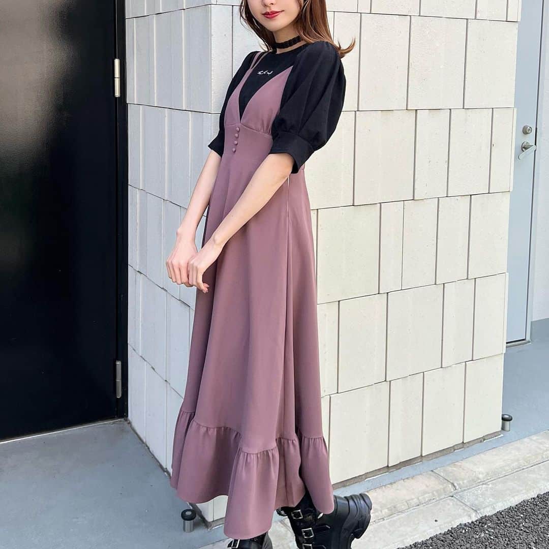 EATMEさんのインスタグラム写真 - (EATMEInstagram)「4.25 update... #EATME #APRIL  #NEW #ITEM . TOP画面のURLからEATME WEB  STOREをCHECK▶︎▶︎▶︎ @eatme_japan . 🌹パフスリーブコンパクトTシャツ ¥6,380(tax in) BLK.O/WHT.PNK ☑︎FREE ※発売中 . 🌹ティアードジャンスカ ¥15,950(tax in) PNK.BGE.BLK ☑︎S/M ※発売中 . #EATME_COORDINATE #eatmejapan #イートミー」4月26日 14時29分 - eatme_japan