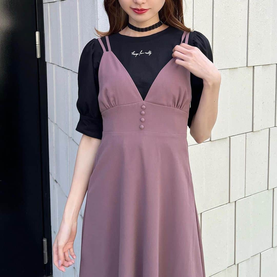 EATMEさんのインスタグラム写真 - (EATMEInstagram)「4.25 update... #EATME #APRIL  #NEW #ITEM . TOP画面のURLからEATME WEB  STOREをCHECK▶︎▶︎▶︎ @eatme_japan . 🌹パフスリーブコンパクトTシャツ ¥6,380(tax in) BLK.O/WHT.PNK ☑︎FREE ※発売中 . 🌹ティアードジャンスカ ¥15,950(tax in) PNK.BGE.BLK ☑︎S/M ※発売中 . #EATME_COORDINATE #eatmejapan #イートミー」4月26日 14時29分 - eatme_japan