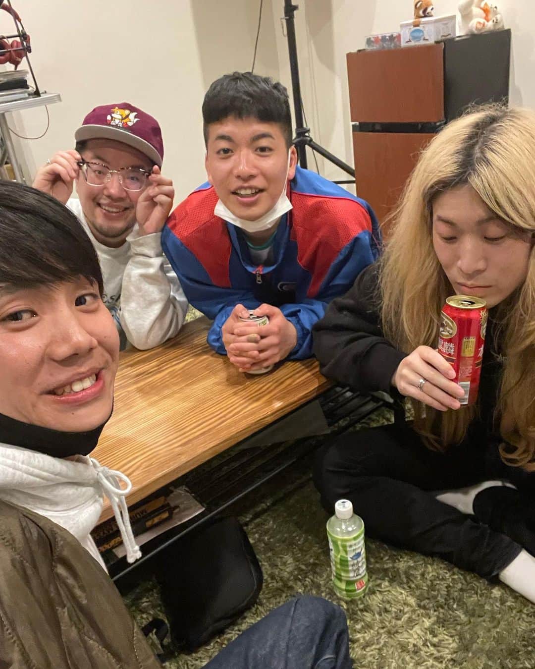 のインスタグラム：「鈍器ノ様ナ者さんのYouTubeに！ そのあとお世話になりましたぁ🥹 この世に放たれていい動画なのか？  ちかやさんが全く知らない外国の人に絡まれて振り回されてたのがハイライトでした🥹🥹🥹」