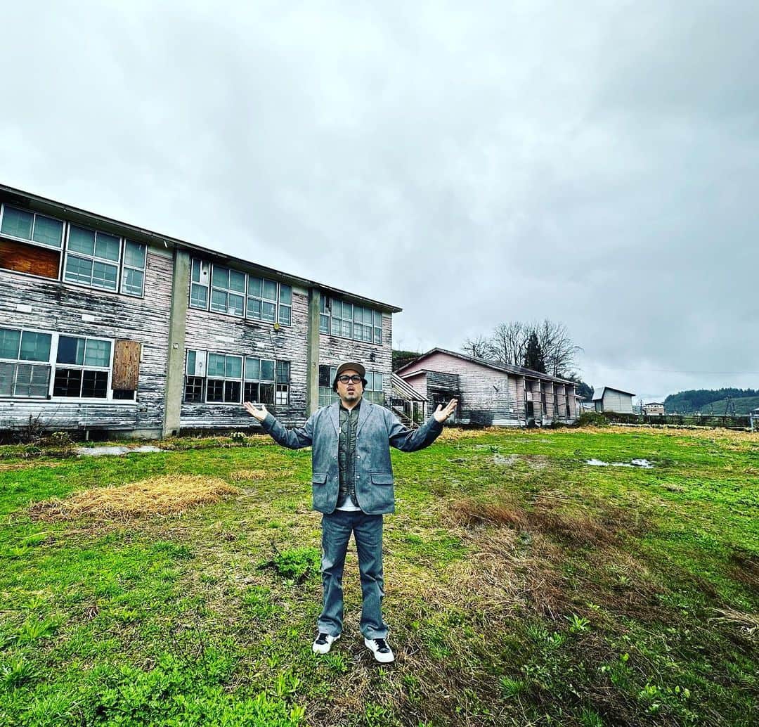 マッコイ斉藤のインスタグラム：「45年ぶりに山形の小学校にきました。」