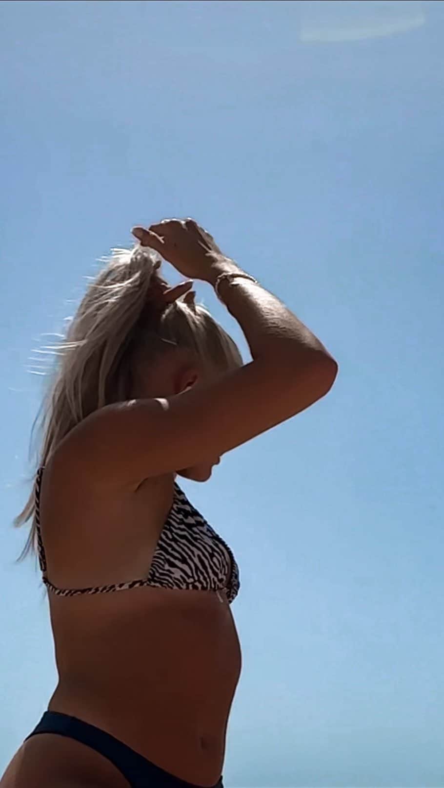イダ・カーストフのインスタグラム：「A reminder to take a break and breathe 🤍」