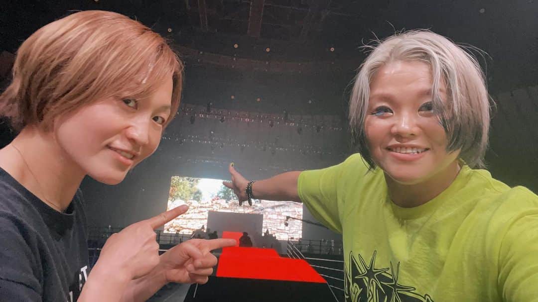 高橋奈苗のインスタグラム：「ナナモモ　in 横浜アリーナ🤣  ウケるね🤣🤣  20年前の赤いベルトのメインエベンター中西百重　@momoracci   20年前の引退します騒動女まだまだ現役ナナエ🤣  @nanae_passion_  follow me!  通販ショップ➡︎ https://jungarian.thebase.in/  #プロレス #高橋奈七永  #ナナエ #パッション #passion #女子プロレス #人間国宝 #japan #nanaetakahashi #横浜アリーナ　#stardom #ナナモモ　#中西百重　#全女　#jyoshiprowrestling」
