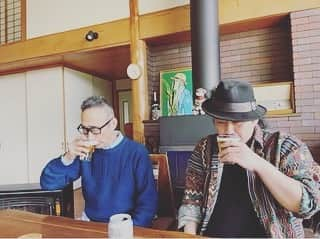 菅原進のインスタグラム：「九州のライブツアーが終了致しました。  本当にあっという間で、九州の皆様の温かさに包まれた日々でした。  小林啓子さん、ギターの伊藤ぺぺさん、そして昔からのお付き合いの古賀さん、 そして来て頂いたお客様に心より感謝申し上げます😊  #ビリーバンバン #菅原進 #小林啓子 #伊藤ぺぺ #九州 #ライブツアー」