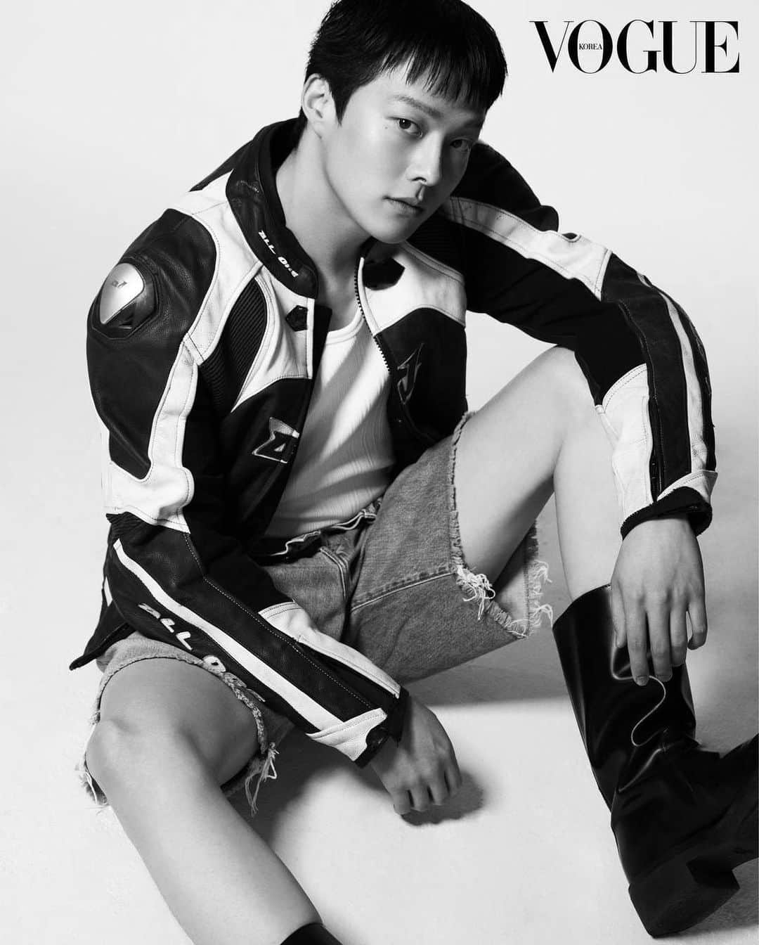 チャン・ギヨンのインスタグラム：「@voguekorea  - fashion editor DAHYE KIM photographer YEONGJUN KIM stylist HYEIM IM hair JUNGMI EOM makeup YEJI KIM」