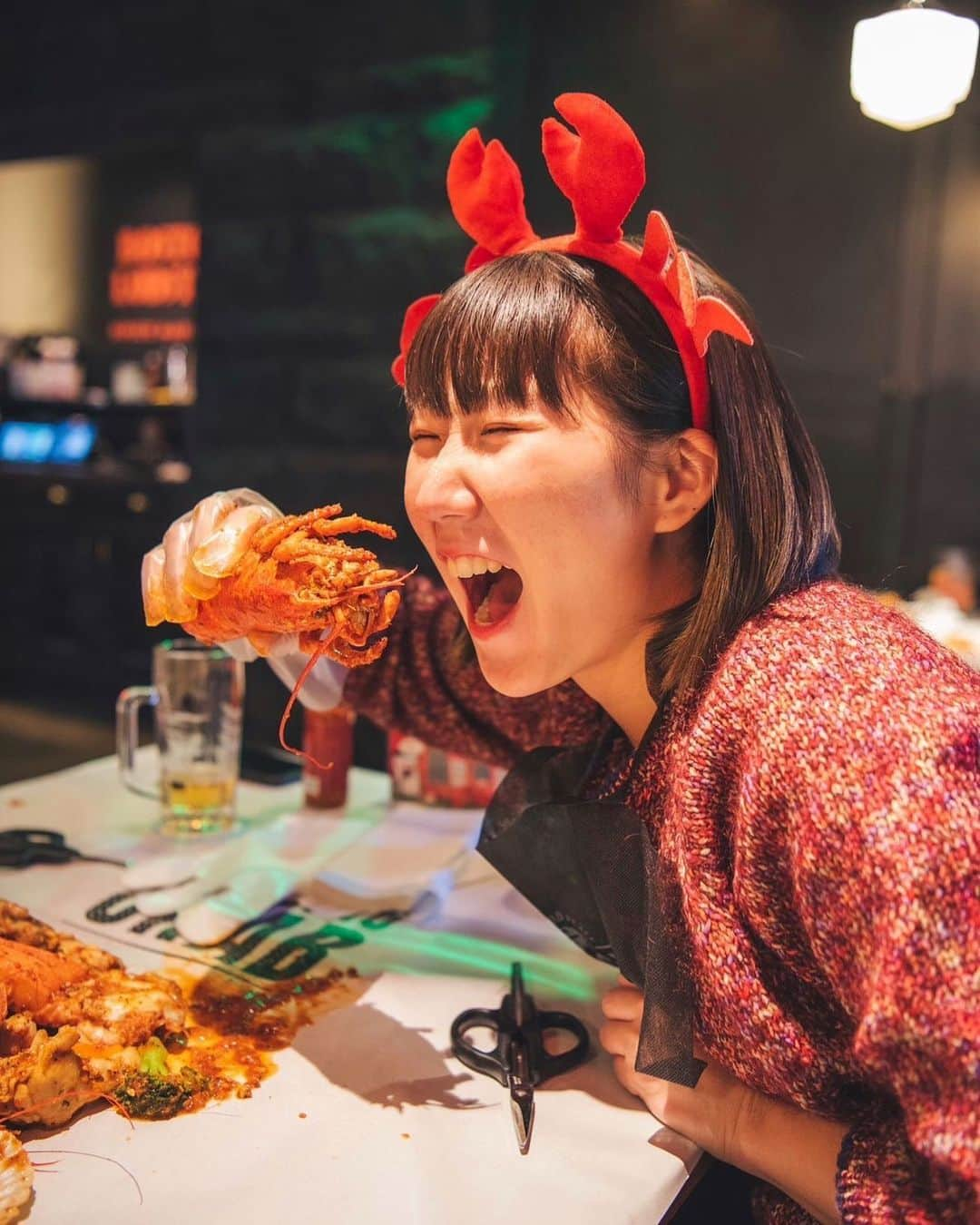 尾上彩のインスタグラム：「ロブスターの殻に攻撃されて手を切る30秒前🦞😇 また食べに行きたい！ ・ ・ ・ Photo by @yuki_hiroshige」