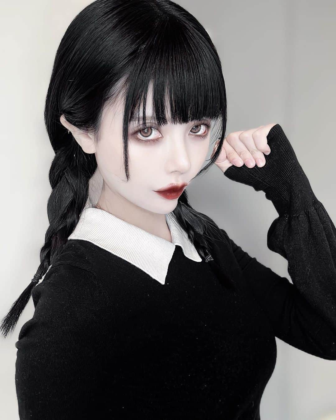 Seinaのインスタグラム：「踊るウェンズデー💀 . あのシーンは最高。 . . . #adams #adamsfamily #wednesday #wednesdayaddams #cosplay #cosplayer #cosplaygirl #japanesegirl #コスプレ #コスプレイヤー #ママファッション」