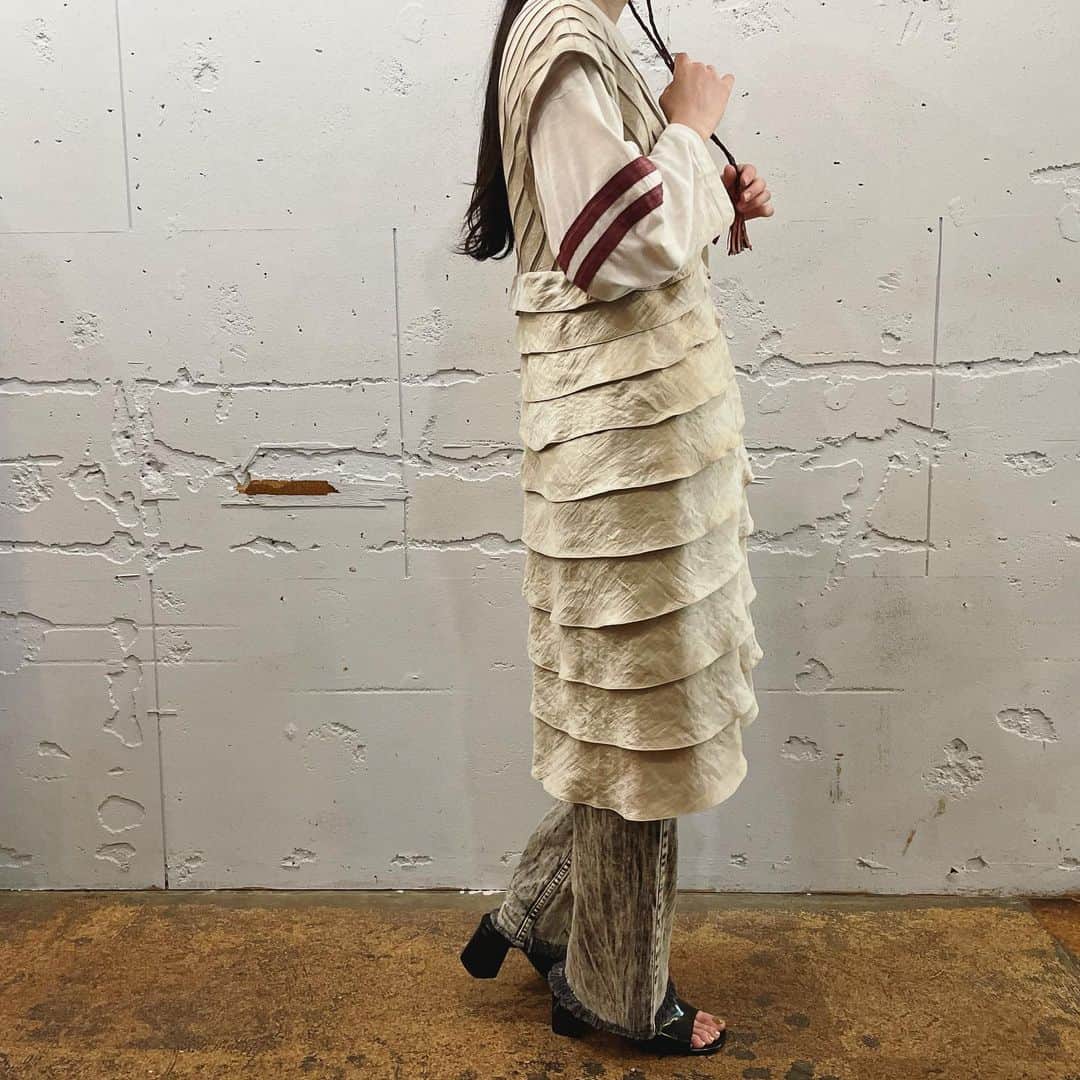 i nouのインスタグラム：「. new arrival.  Champagne tired dress #inou_vintageclothing」