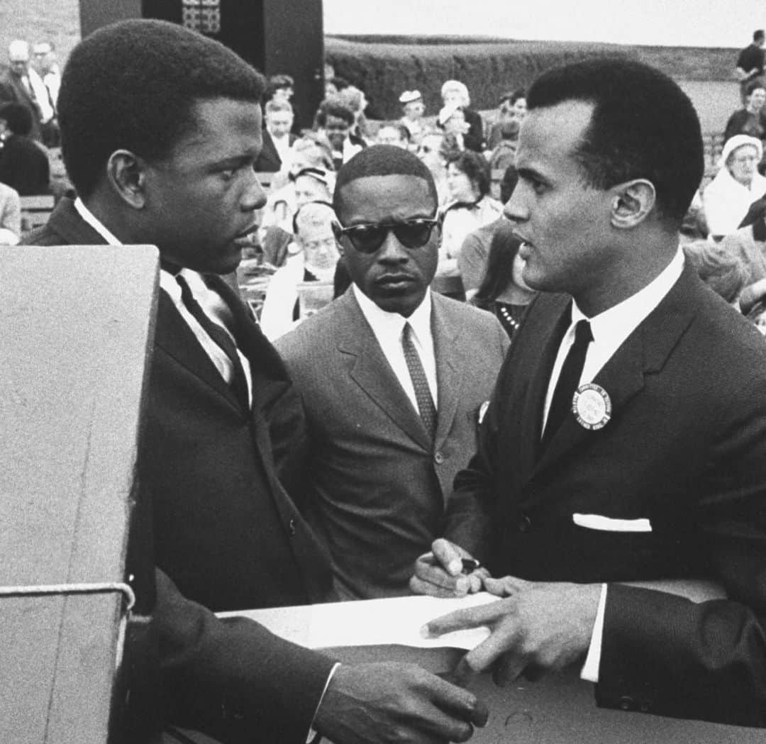 タイリース・ギブソンさんのインスタグラム写真 - (タイリース・ギブソンInstagram)「This is one of my favorite images of the years so much god name, Harry Belafonte…. This man of God transitioned yesterday I couldn’t get this image of my mind that, as soon as Harry Belafonte reads the pearly gates of heaven, Dr. Martin Luther King Jr., was there a smile and laugh and hug him and show him around…. I can imagine Dr King saying I’ve been up here waiting for many years, and then Harry would proceed to sit down with all of the other selfless men and women of God who emptied them selves and dedicated their whole life to shedding light on racism, bigotry, excessive force and abuse of political power….   I see it all the time but while the world wants to convince you that this life is about money, superficial materialistic things, classism, tax brackets, and all of the above no one reading this caption right now could ever tell you how much Dr. Martin Luther King had in his pocket when he was assassinated on that balcony…. No one can tell you anything about harry Bellafonte’s net worth we know why.?? Because they got in [ good trouble ] the whole time they were on this earth they emptied them selves, everything they had thinking of the greater good of humanity…. If all the people I can respect  that I can respect and  up to…. I have the upmost respect for all the Dr. Martin Luther King Jr. and Harry Belafonte, dead literally at the height of racism to change our world, change our worldview, and allow God to use them as a voice of justice on behalf of humanity.  May God rest her soul my most sincere condolences to the Bellafonte family.. Goodnight y’all…」4月26日 15時28分 - tyrese
